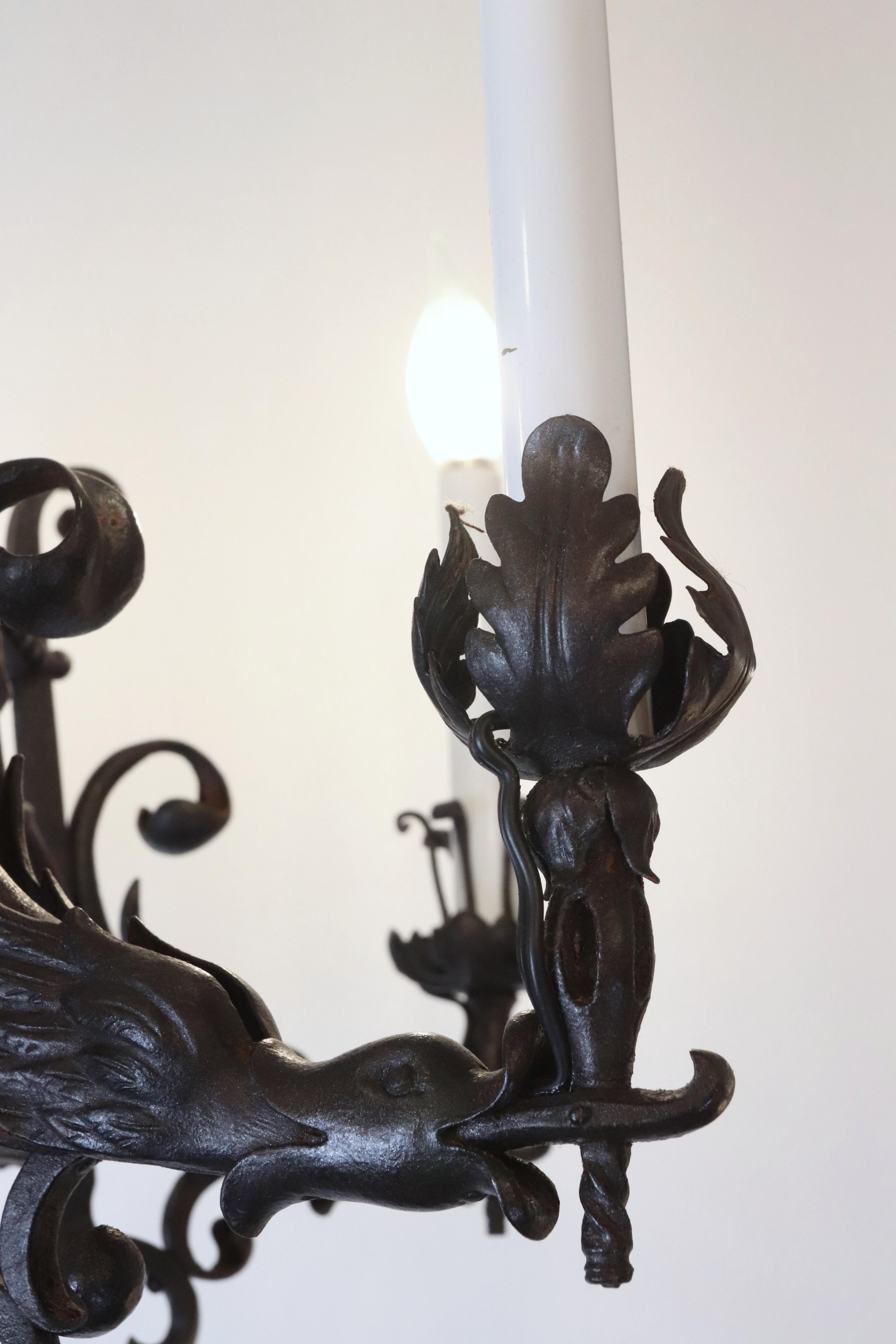 Lampadario gotico francese a 6 bracci in ferro battuto in vendita 1