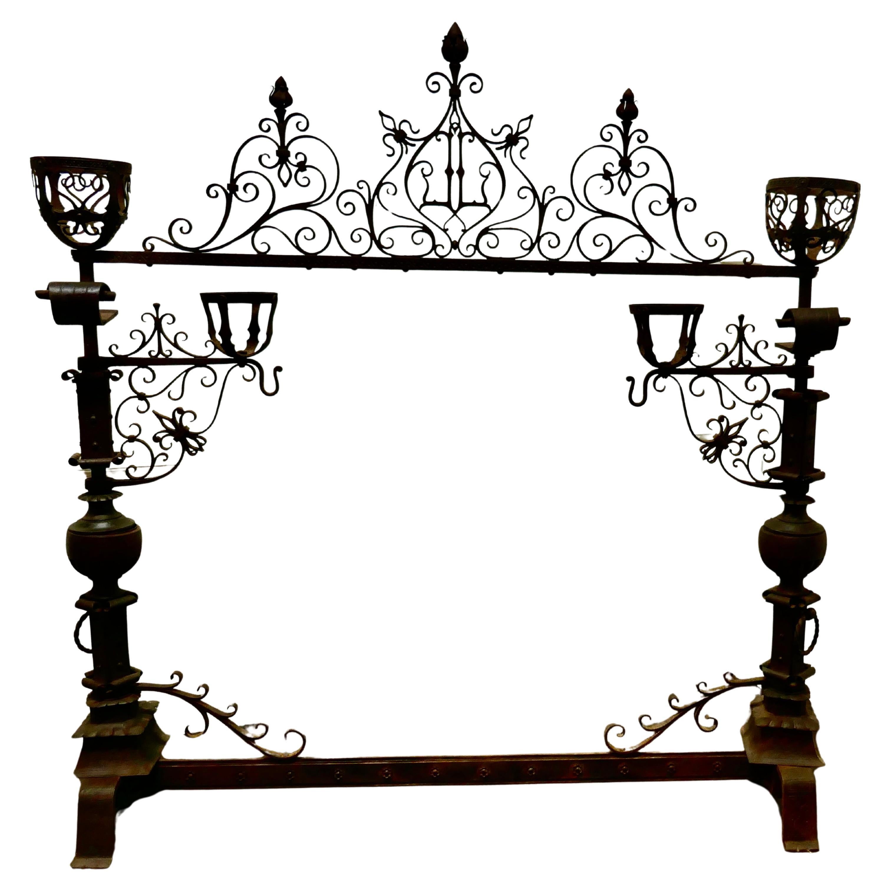 Französische Gotik Schmiedeeisen Manor House Feuer Surround im Angebot
