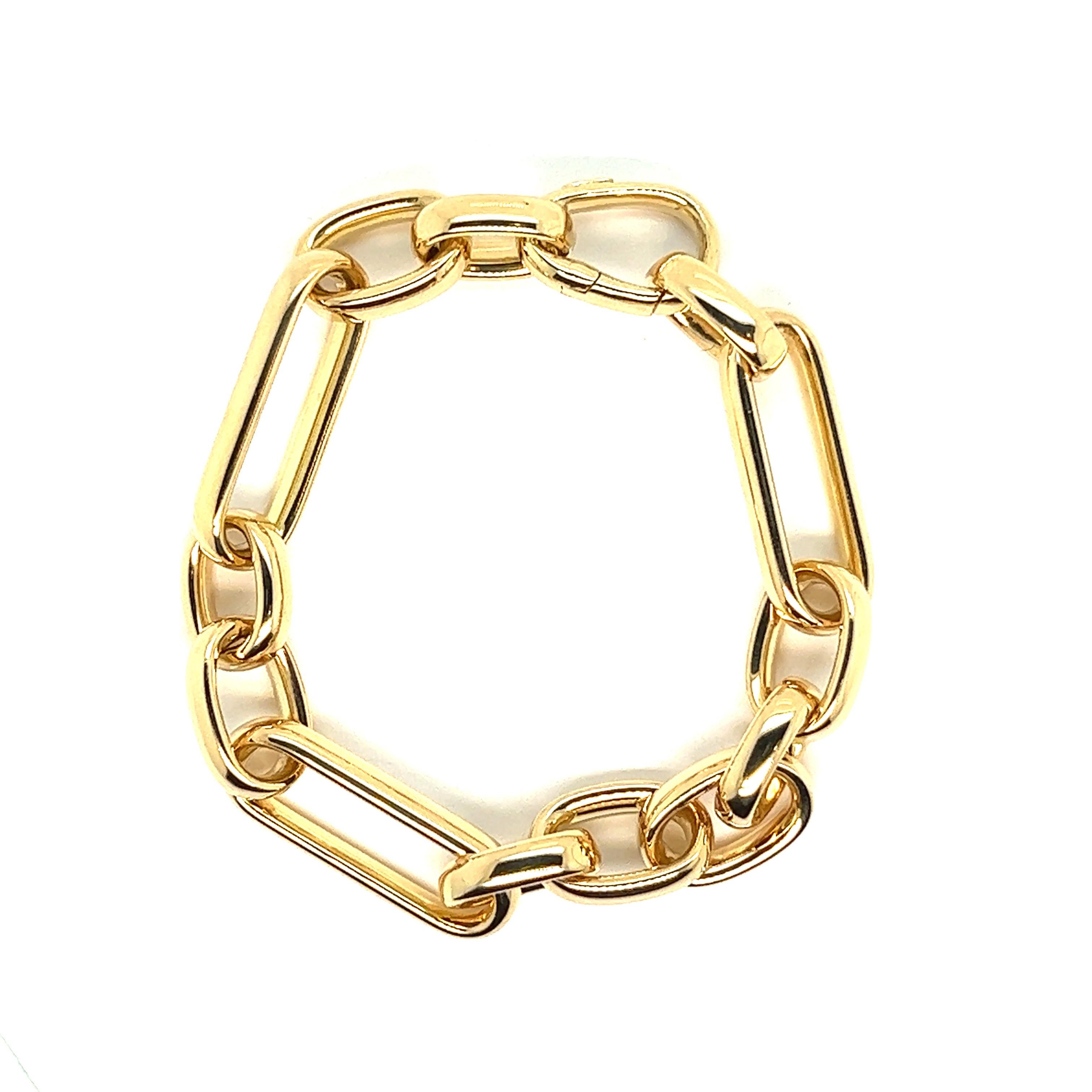 Discover this magnificent French gourmet bracelet in 18-carat gold, a jewel of timeless beauty and exceptional refinement. Every detail of this bracelet has been carefully designed to offer classic, elegant style.

The bracelet is distinguished by
