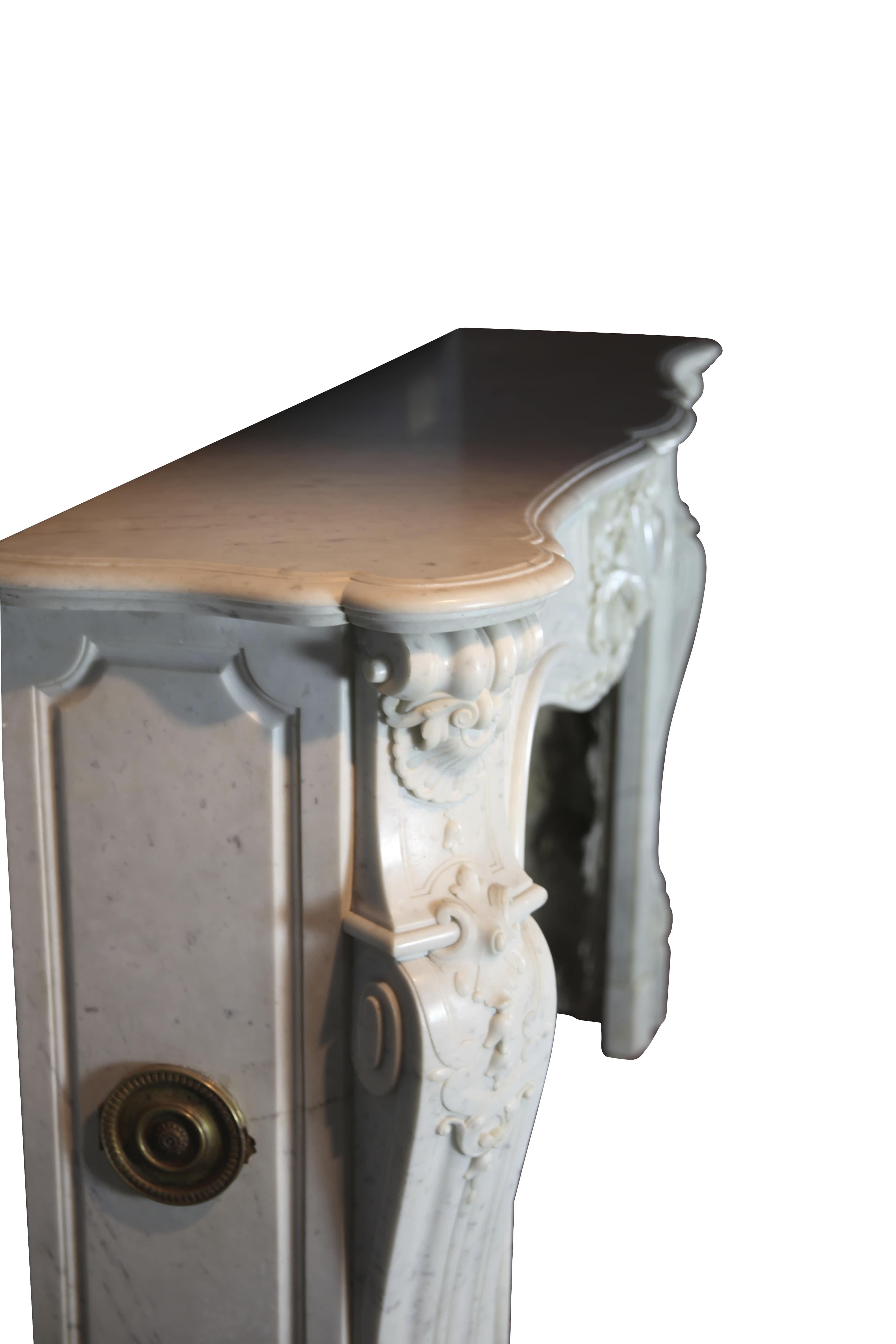 Contorno per caminetto antico French Grand Interior in marmo bianco di Carrara in vendita 6