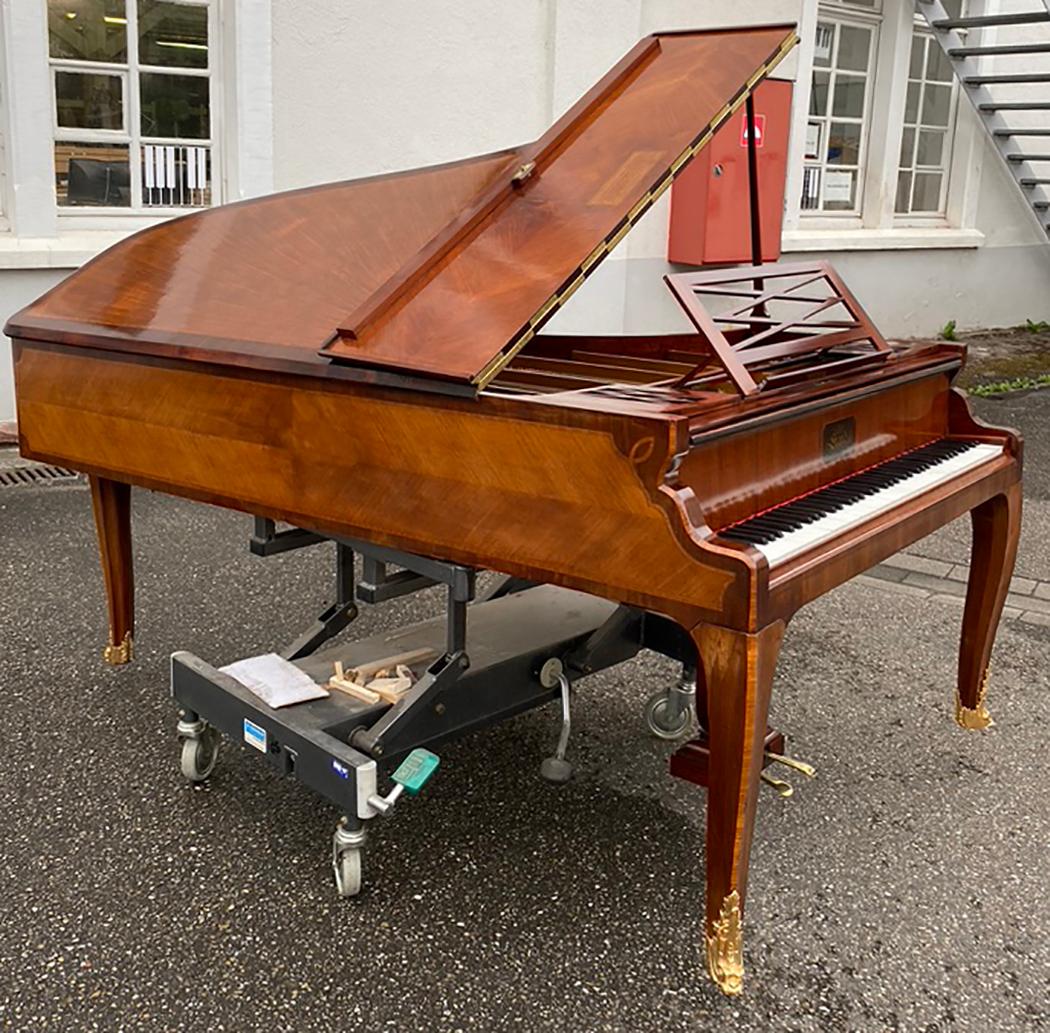 Grand Piano Mercier français Louis XV Ormolu Bronzes Marqueterie Acajou Bois de Rose  en vente 4