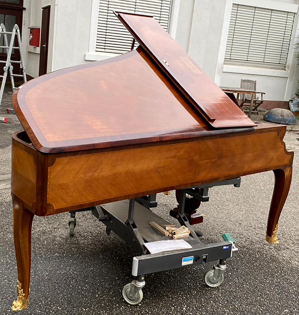 Grand Piano Mercier français Louis XV Ormolu Bronzes Marqueterie Acajou Bois de Rose  en vente 2