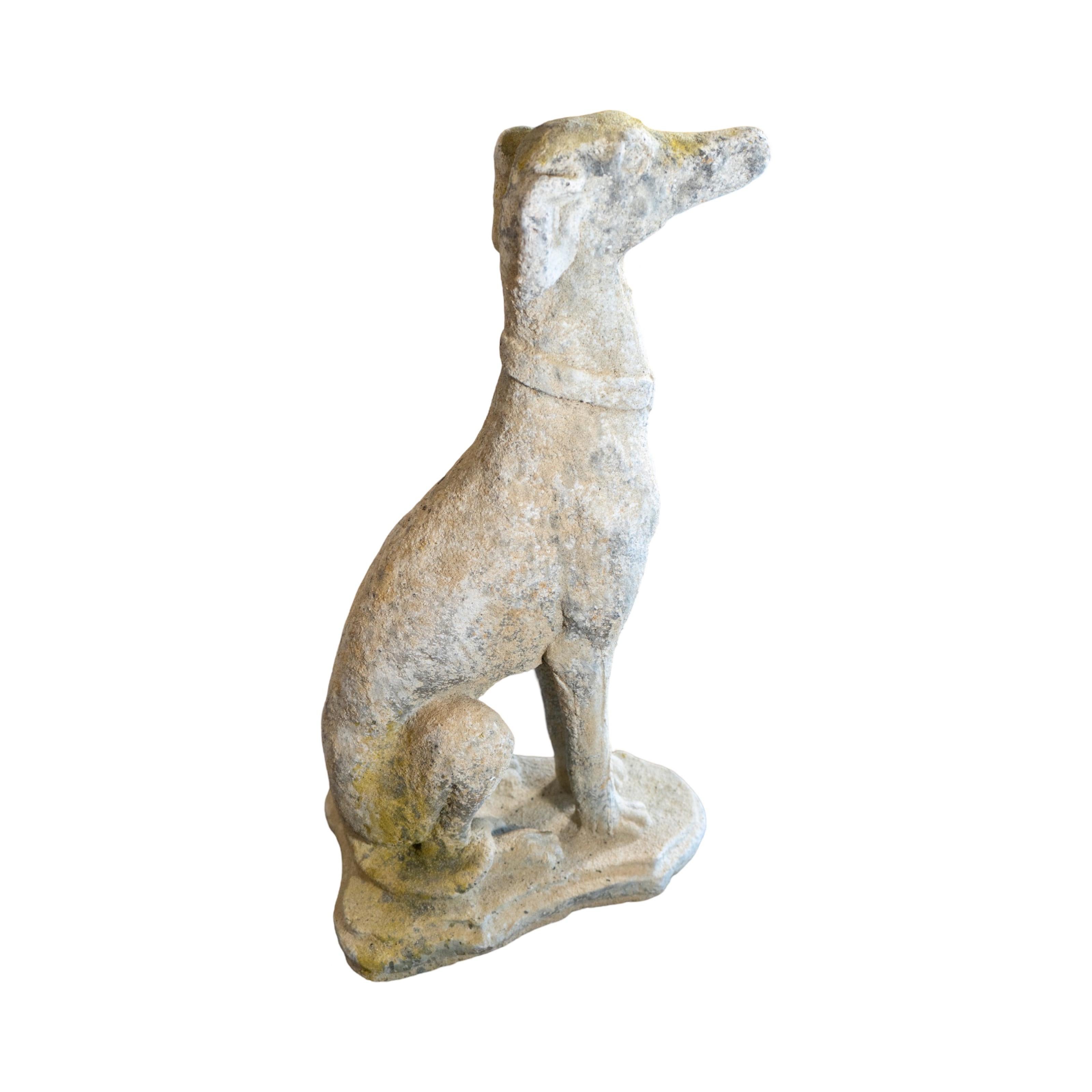Granito Scultura di cane Whippet in composito di granito francese in vendita