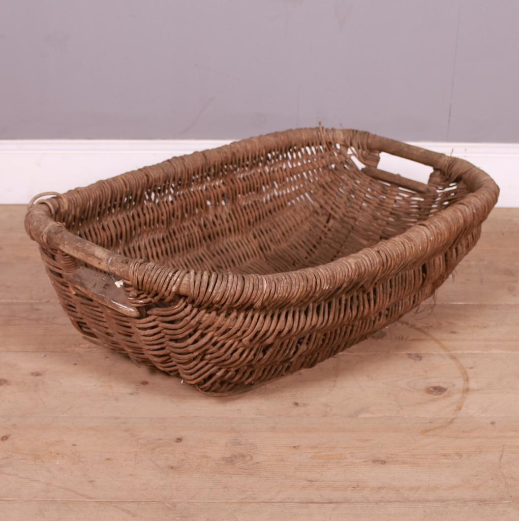 French Grape Basket In Fair Condition For Sale In Leamington Spa, Warwickshire