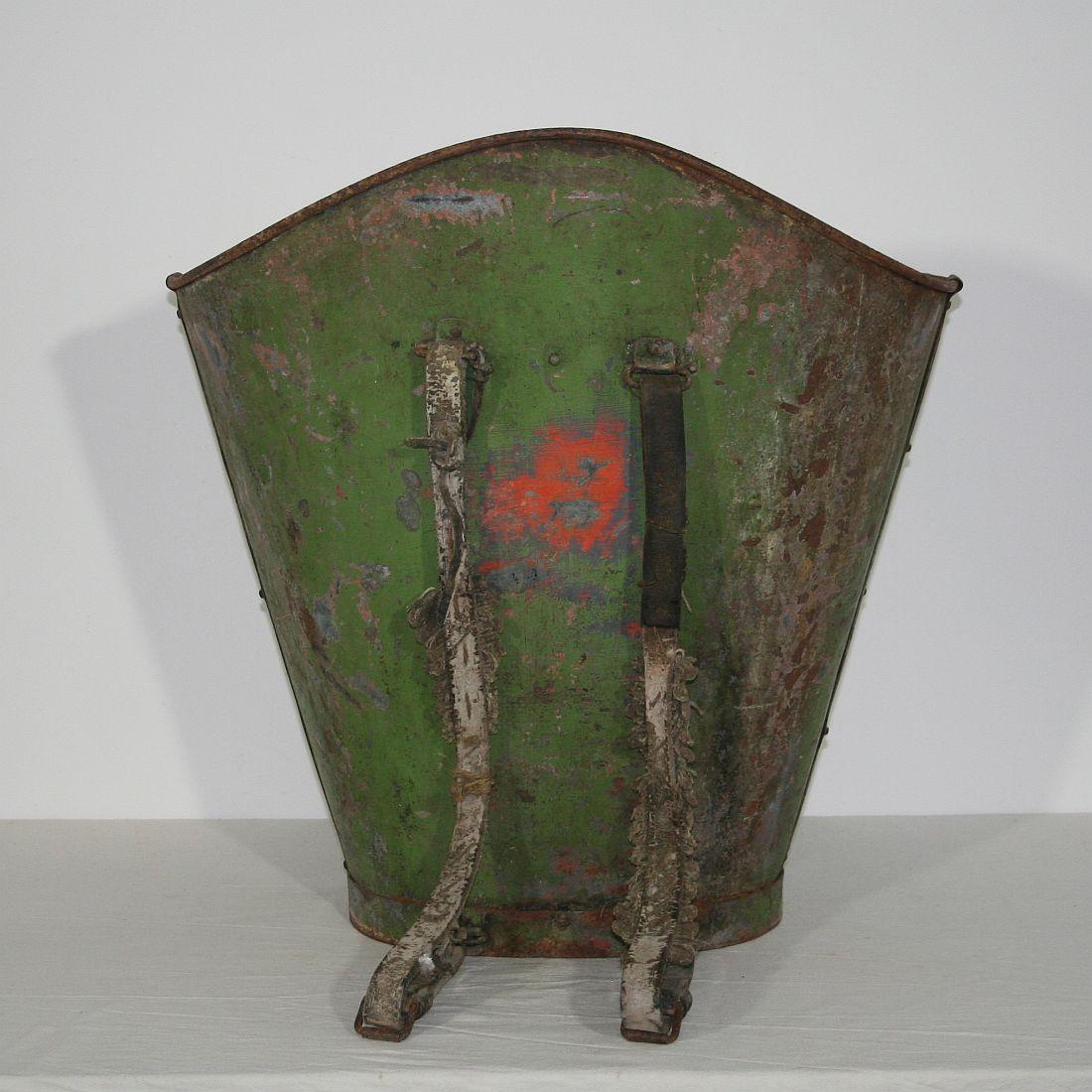 French Grape Harvesting Basket In Good Condition In Buisson, FR