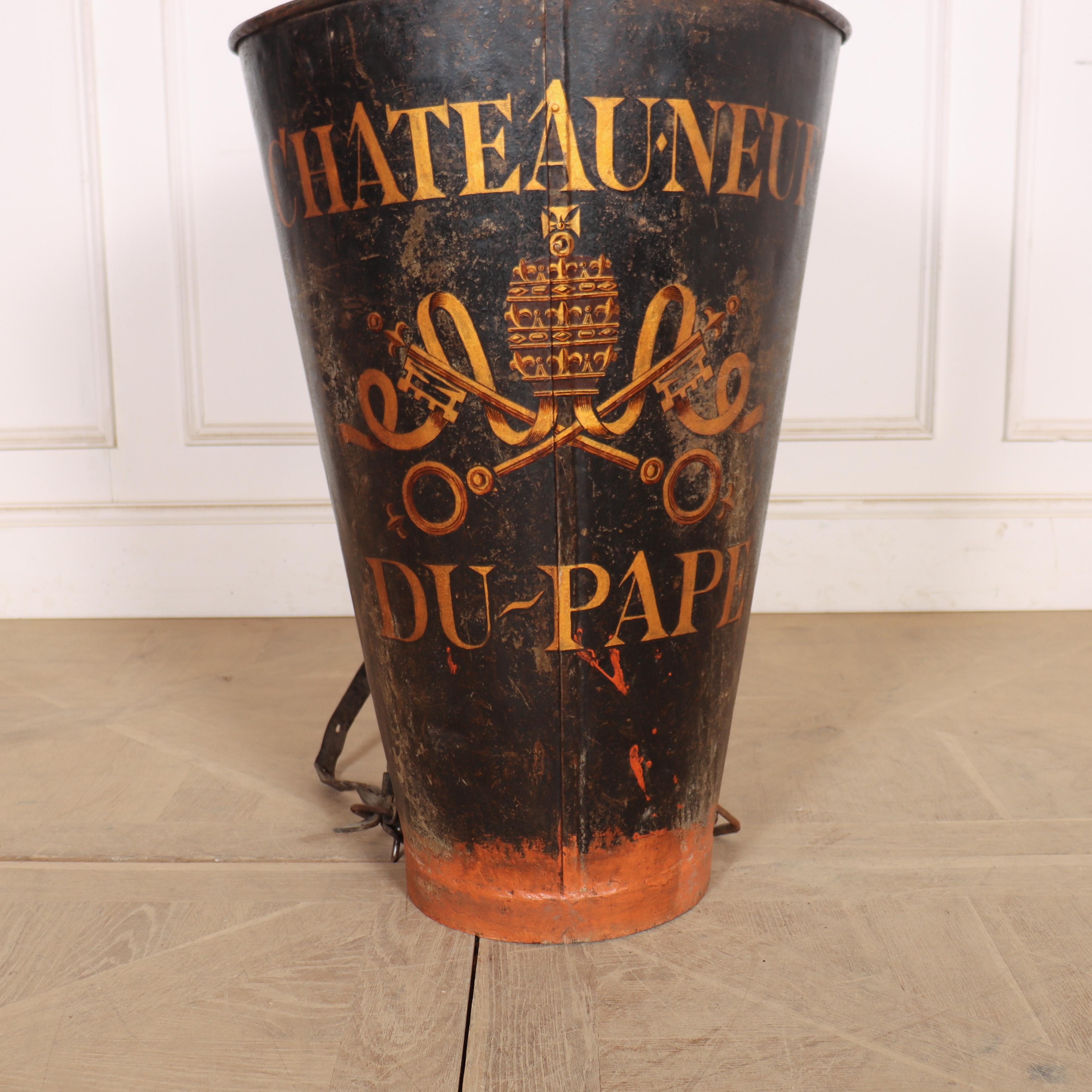 French Grape Hotte In Good Condition For Sale In Leamington Spa, Warwickshire
