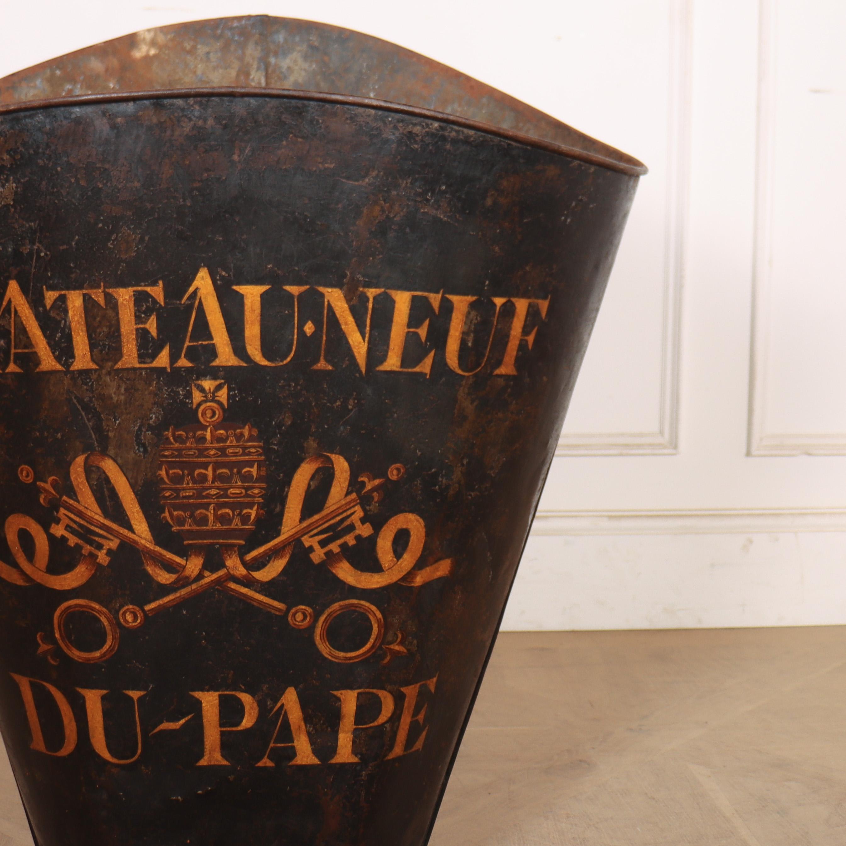 French Grape Hotte In Good Condition For Sale In Leamington Spa, Warwickshire