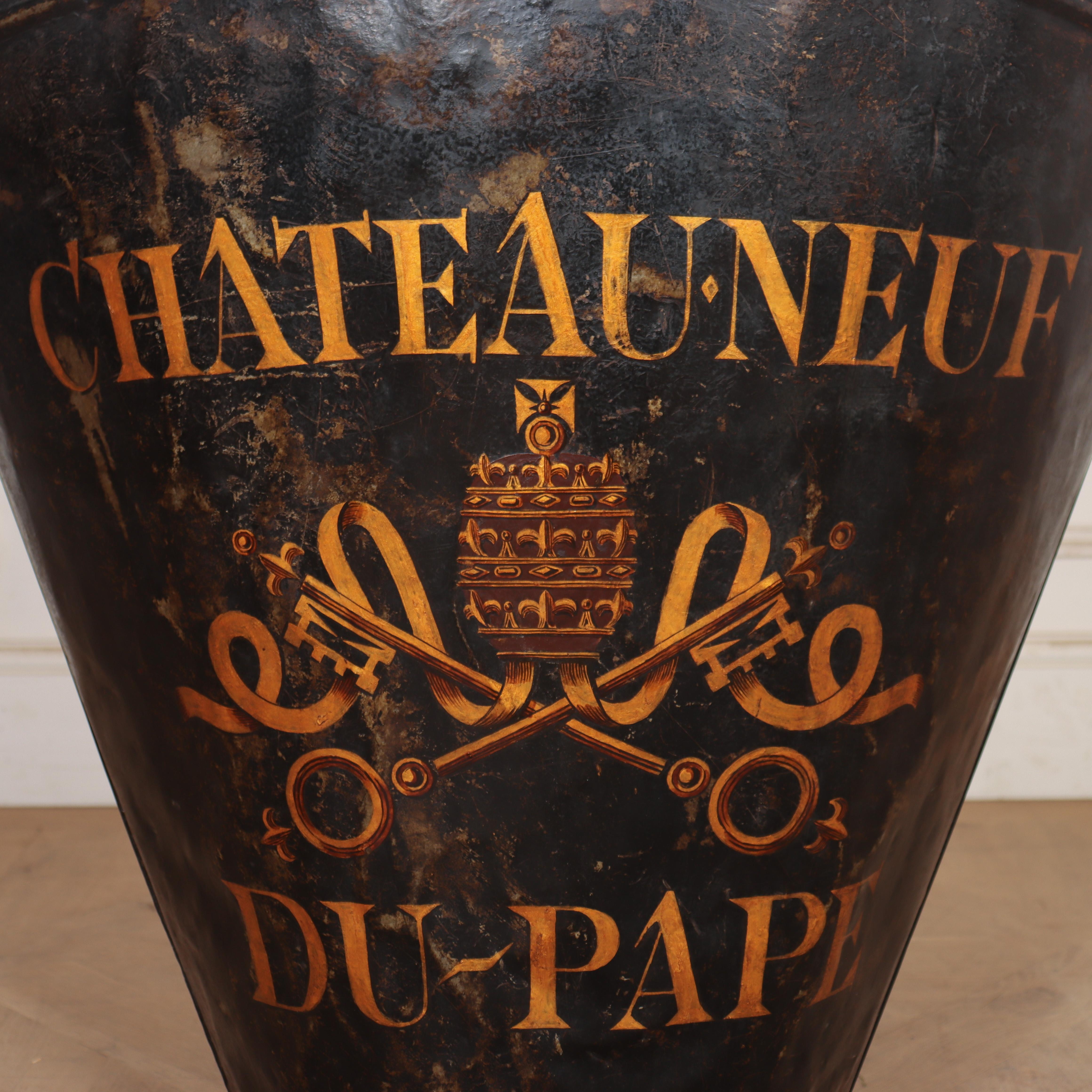 French Grape Hotte In Good Condition For Sale In Leamington Spa, Warwickshire