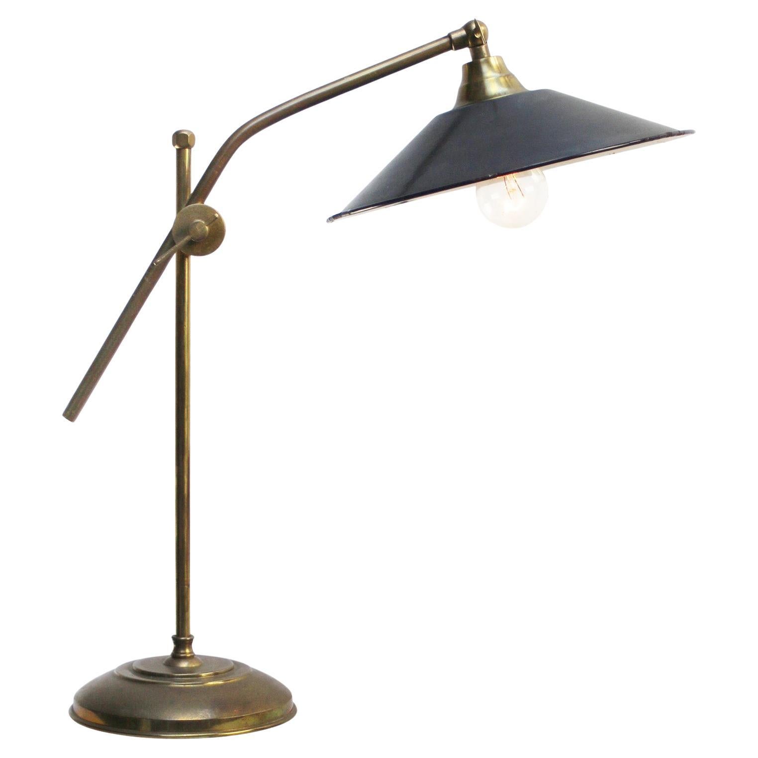 Lampe de bureau de table en laiton émaillé gris français
