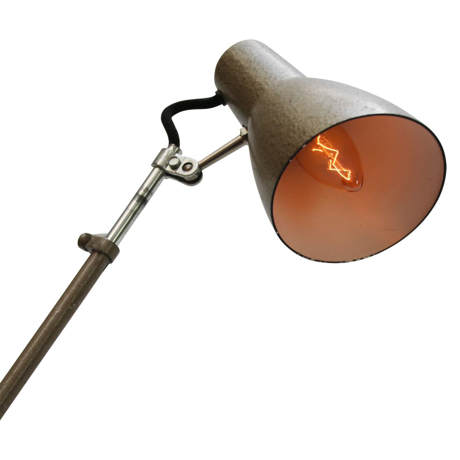 French industrial 2-arm machinist work light lamp gray green shade
adjustable in height and angle
including plug and switch

E14

Weight: 1.40 kg / 3.1 lb

14 bulb holder. Priced per individual item. All lamps have been made suitable by