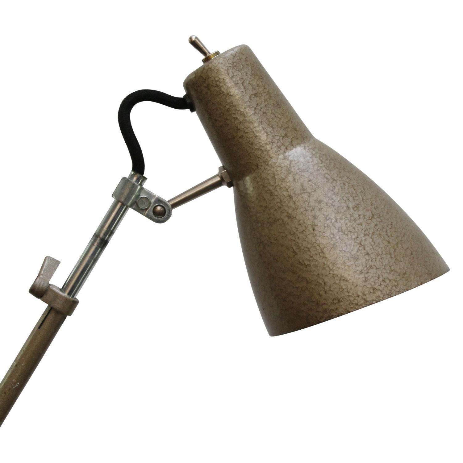 French Gray Green Metal Vintage Industrial Work Desk Light In Good Condition In Amsterdam, NL