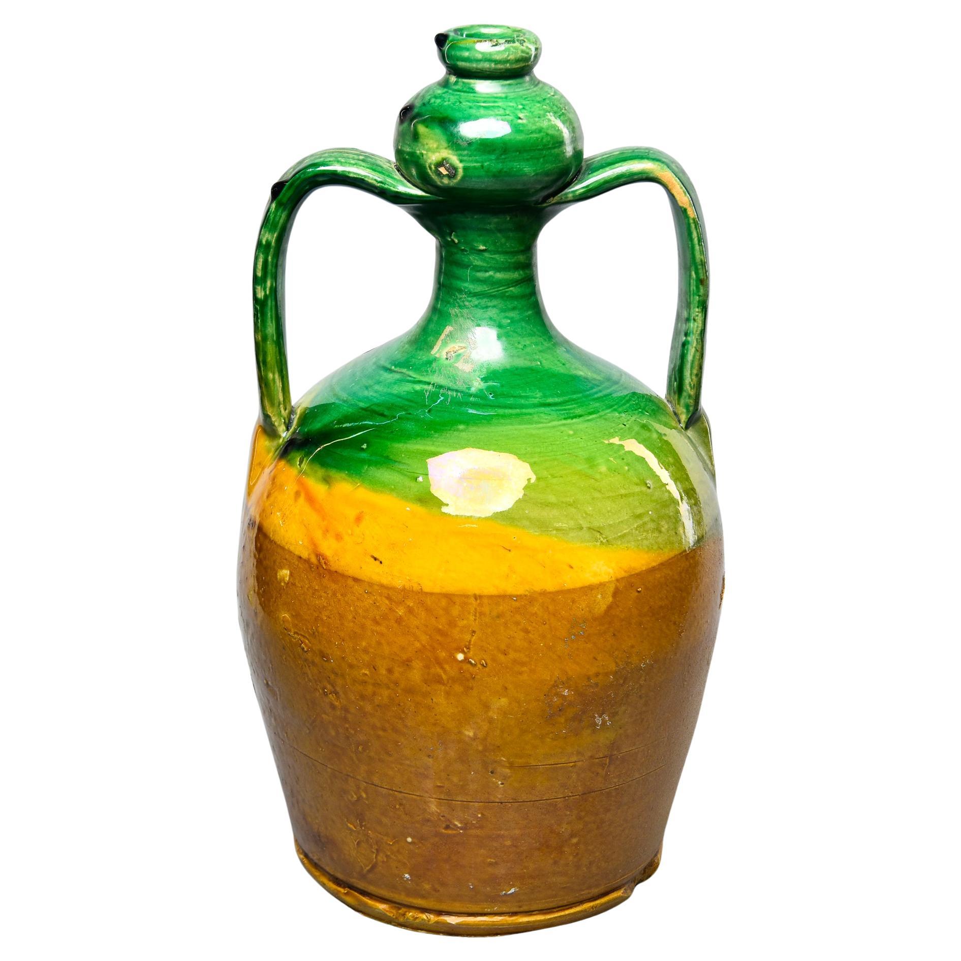 Vase français à deux poignées vert et moutarde avec col étroit 