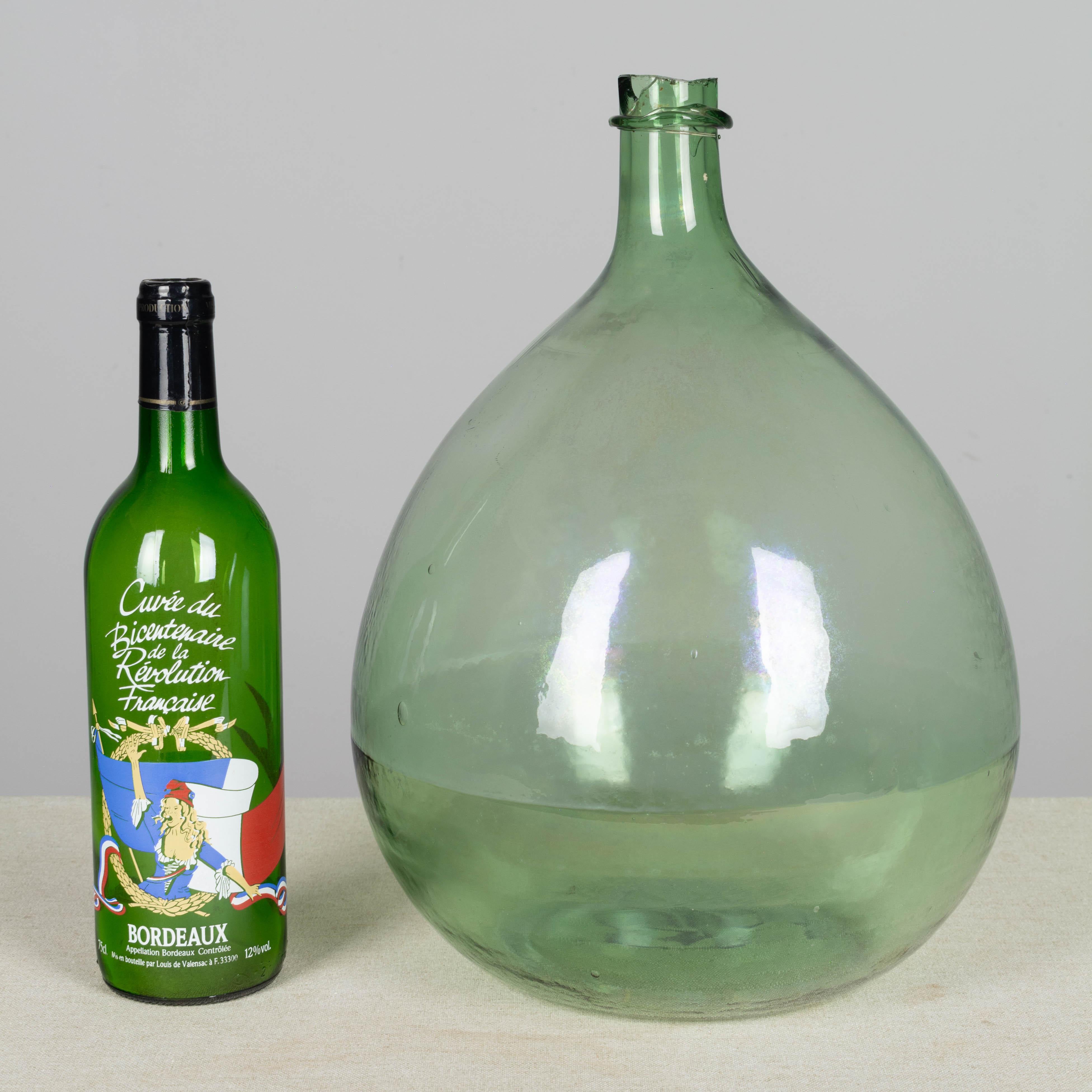 Botella garrafón de vidrio soplado verde francés 2