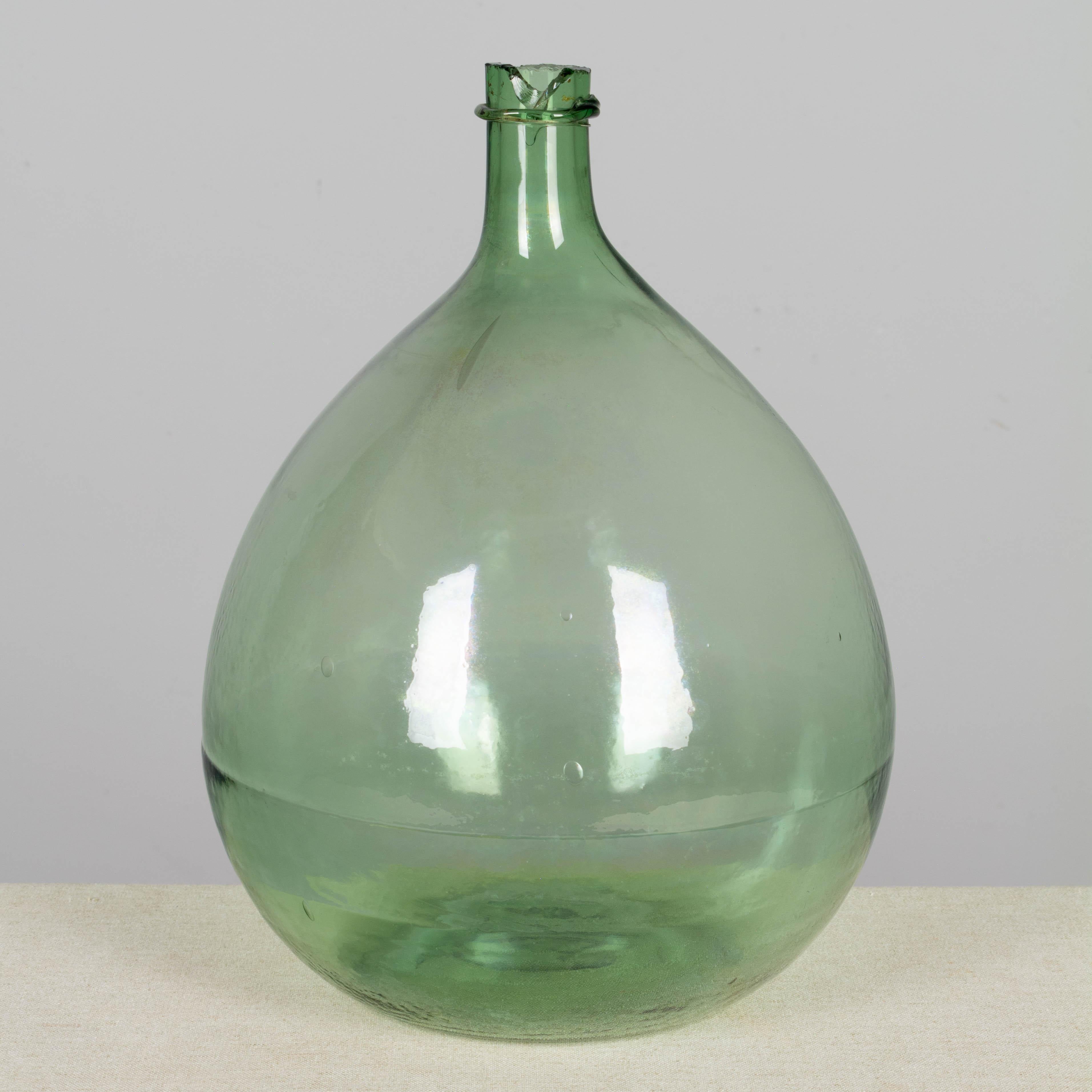 Botella garrafón de vidrio soplado verde francés Hecho a mano