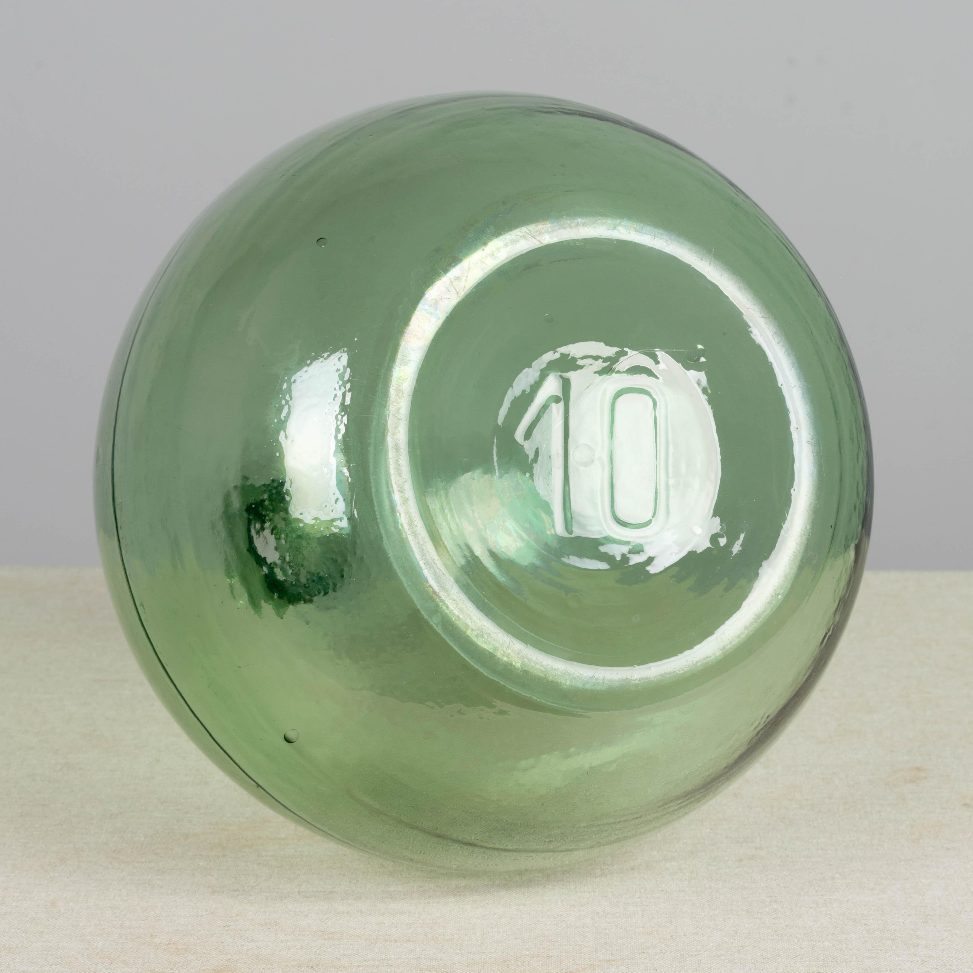 Botella garrafón de vidrio soplado verde francés siglo XX