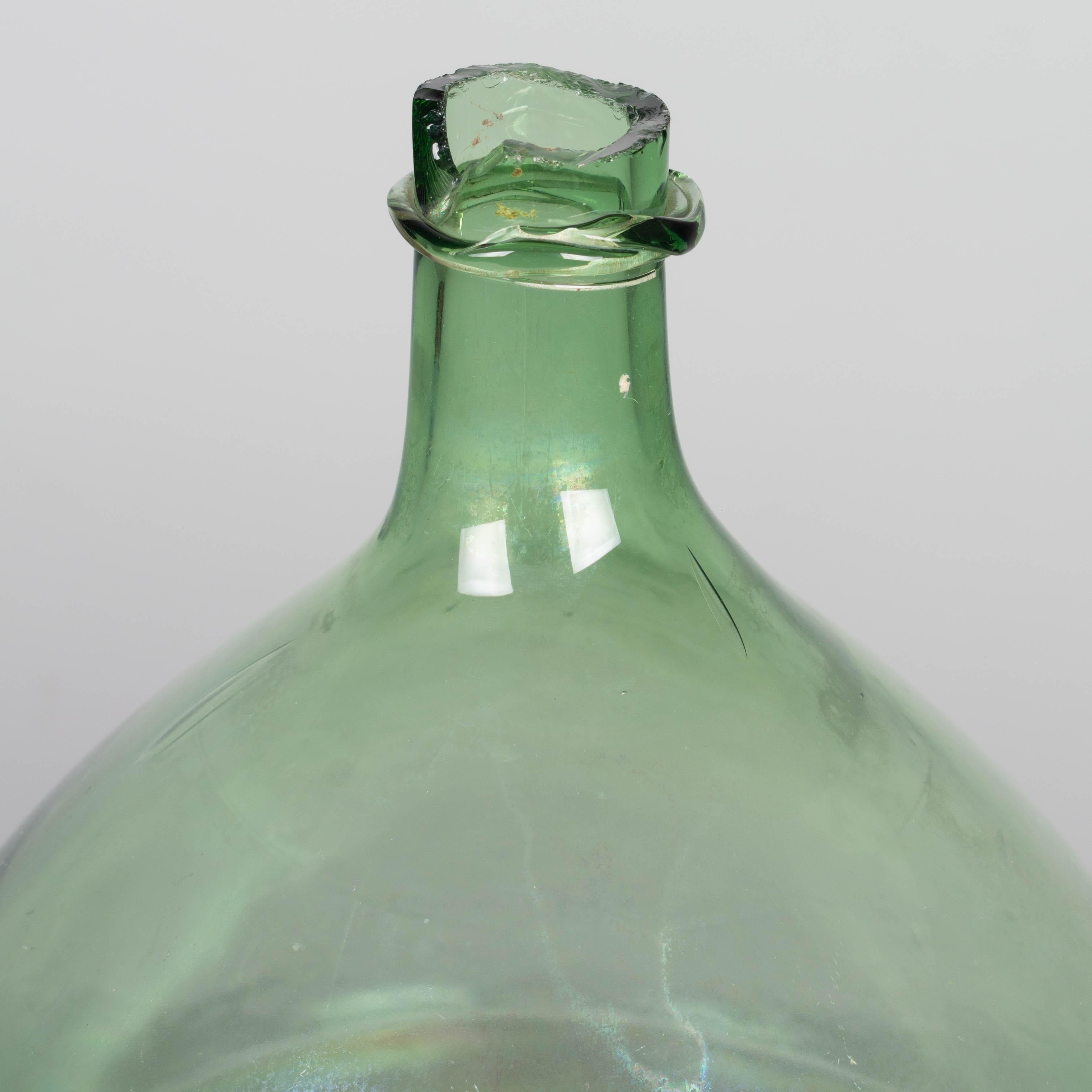 Botella garrafón de vidrio soplado verde francés 1