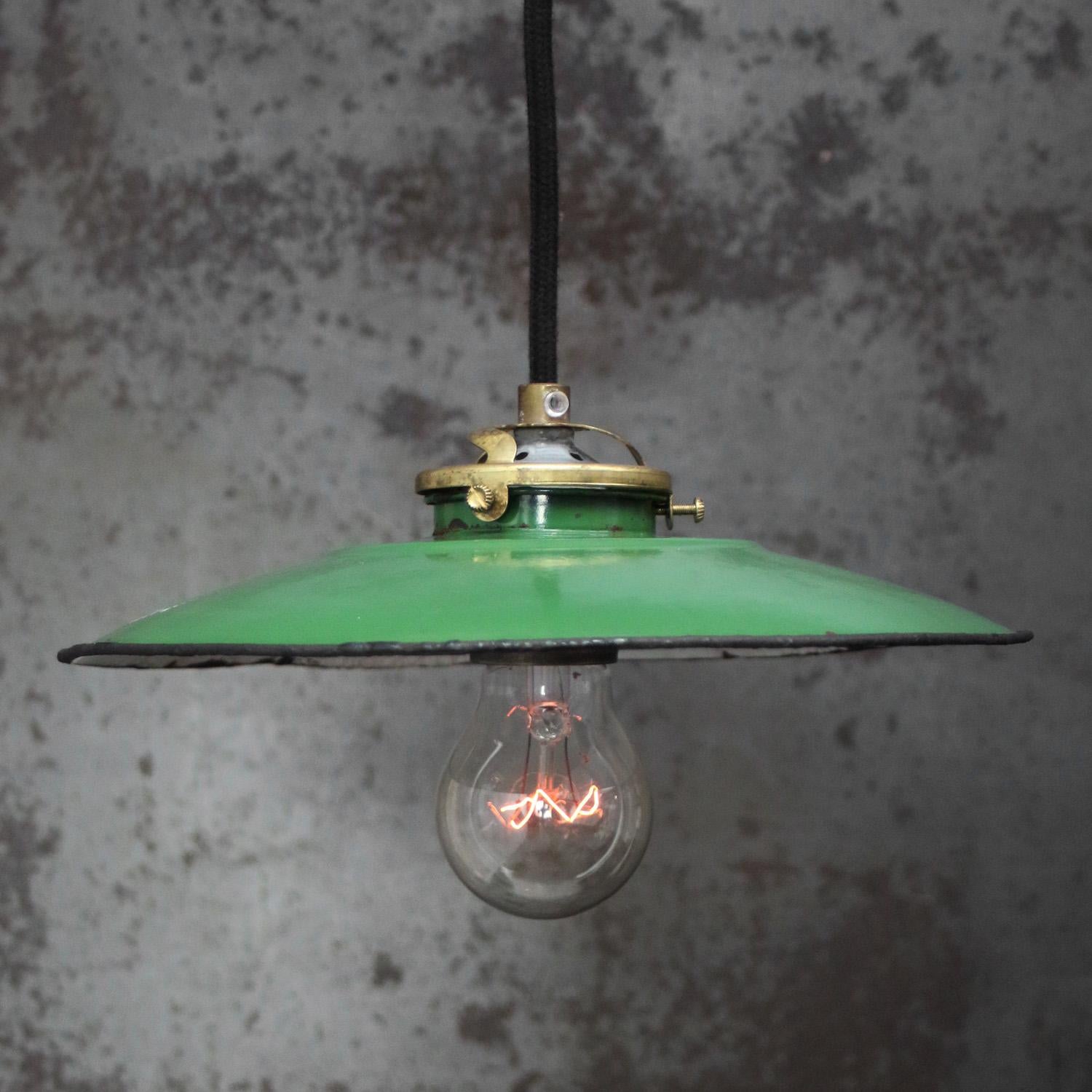 French industrial pendant
Green enamel with brass top

Weight: 0.60 kg / 1.3 lb

Priced per individual item. All lamps have been made suitable by international standards for incandescent light bulbs, energy-efficient and LED bulbs. E26/E27 bulb