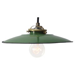 Lights suspendues en laiton émaillé vert français