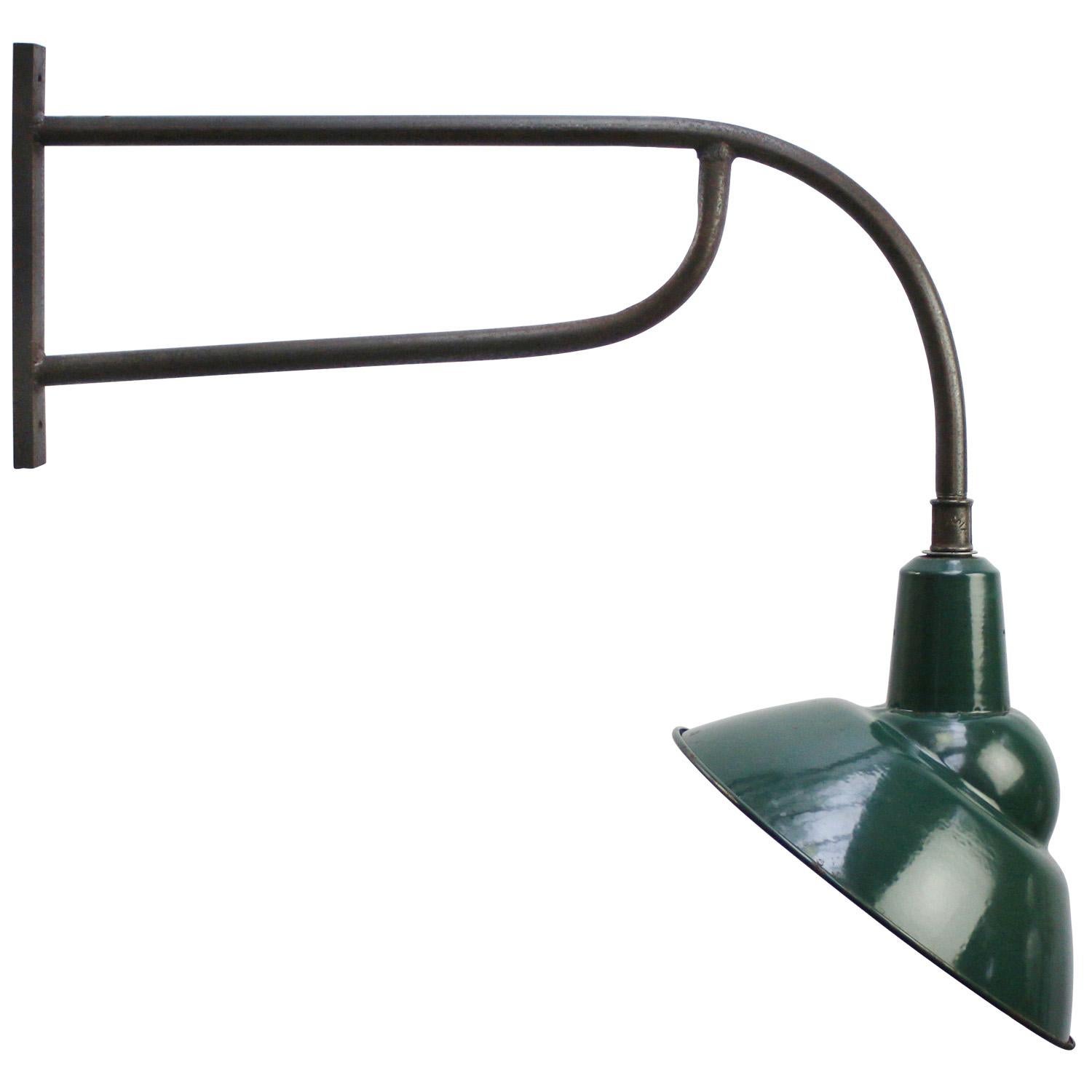 What type of light is used in street lights?