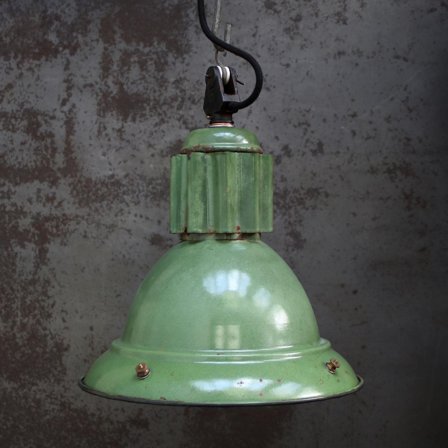 French Factory Pendant Light
Green enamel shade.
White inside.

Weight: 1.60 kg / 3.5 lb

Priced per individual item. All lamps have been made suitable by international standards for incandescent light bulbs, energy-efficient and LED bulbs. E26/E27