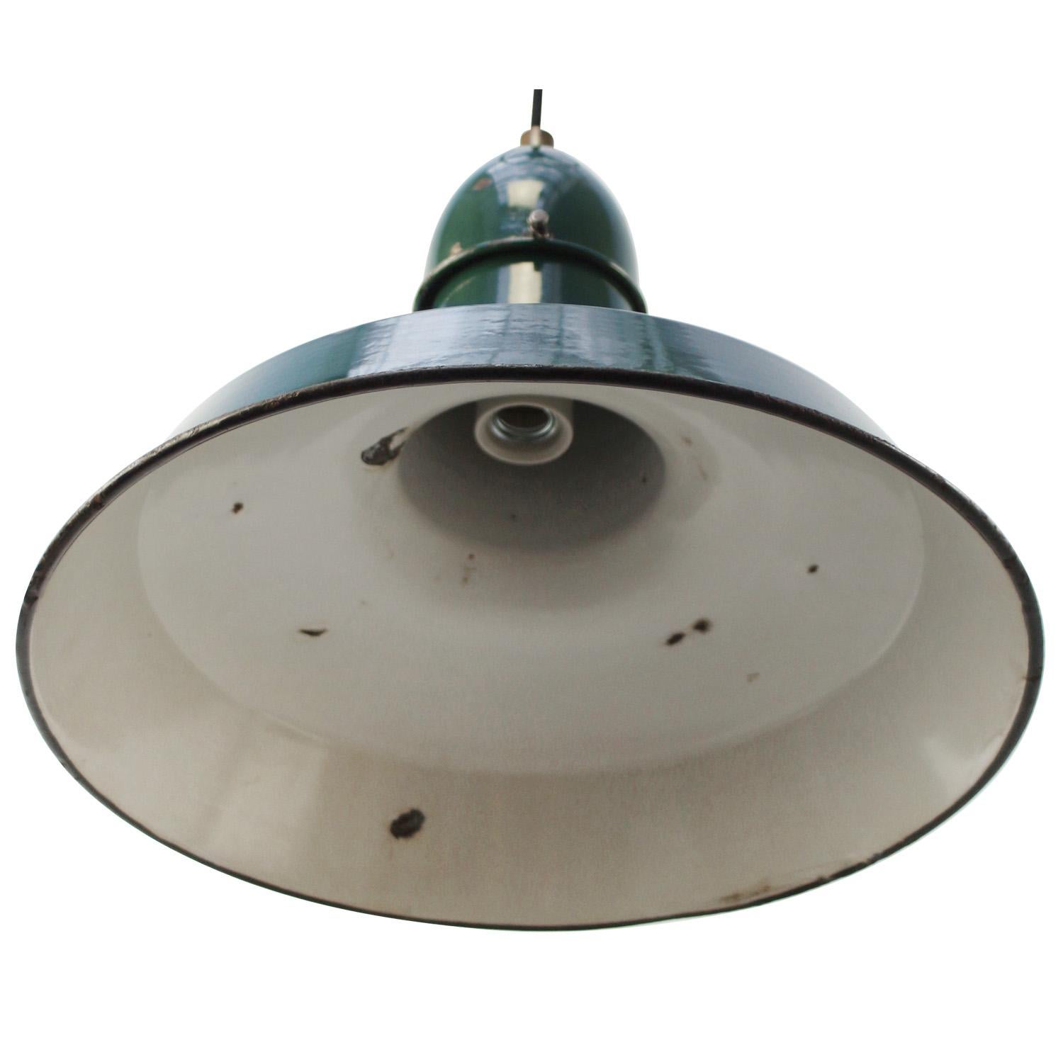 French Green Enamel Vintage Industrial Factory Pendant lights by Sammode, France In Good Condition For Sale In Amsterdam, NL