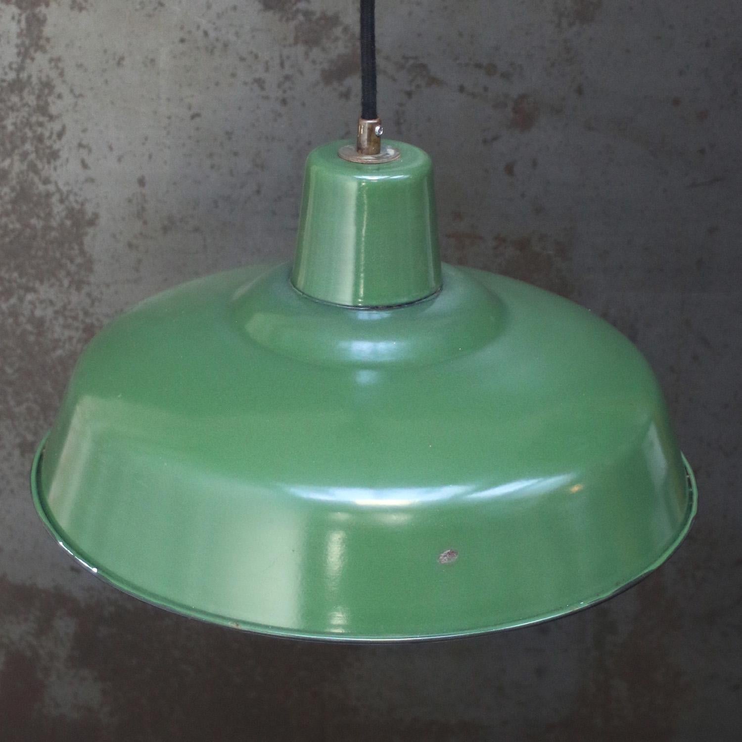French Green Enamel Vintage Industrial Pendant Lights In Good Condition For Sale In Amsterdam, NL