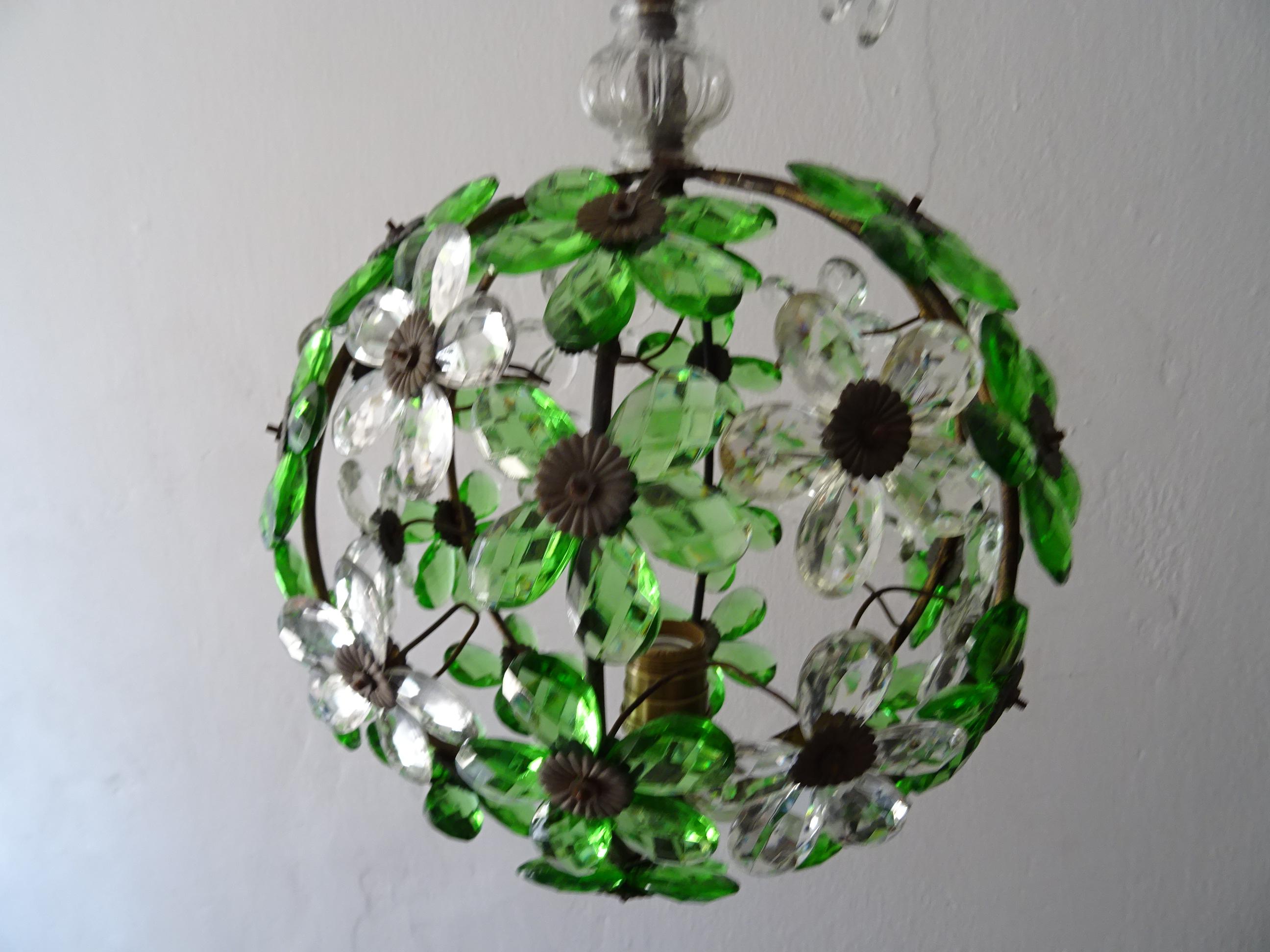 Early 20th Century French Green Flower Ball Crystal Prisms Maison Baguès Style Chandelier, 1920s