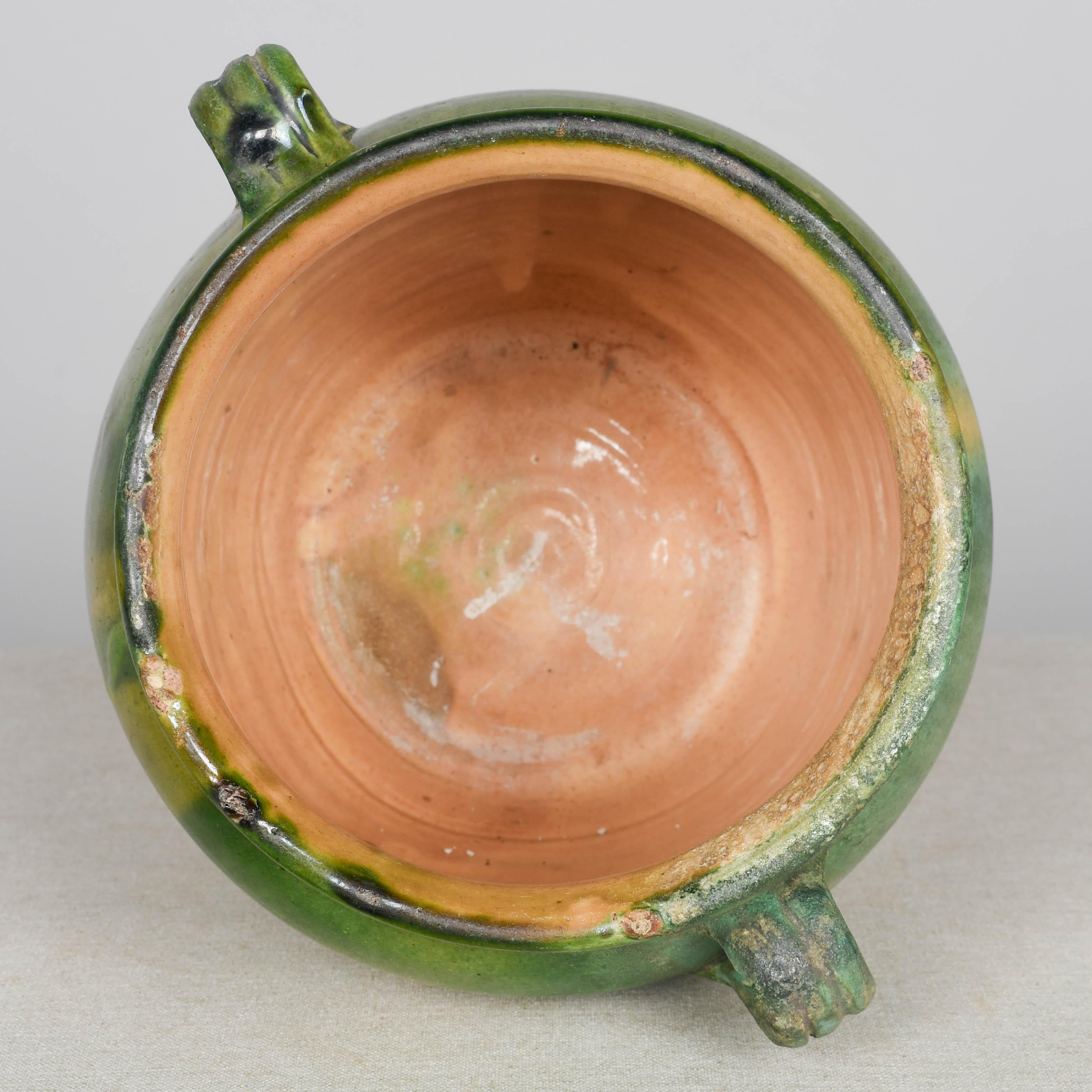 Vase ou pot à caches en terre cuite émaillée vert de France en vente 3