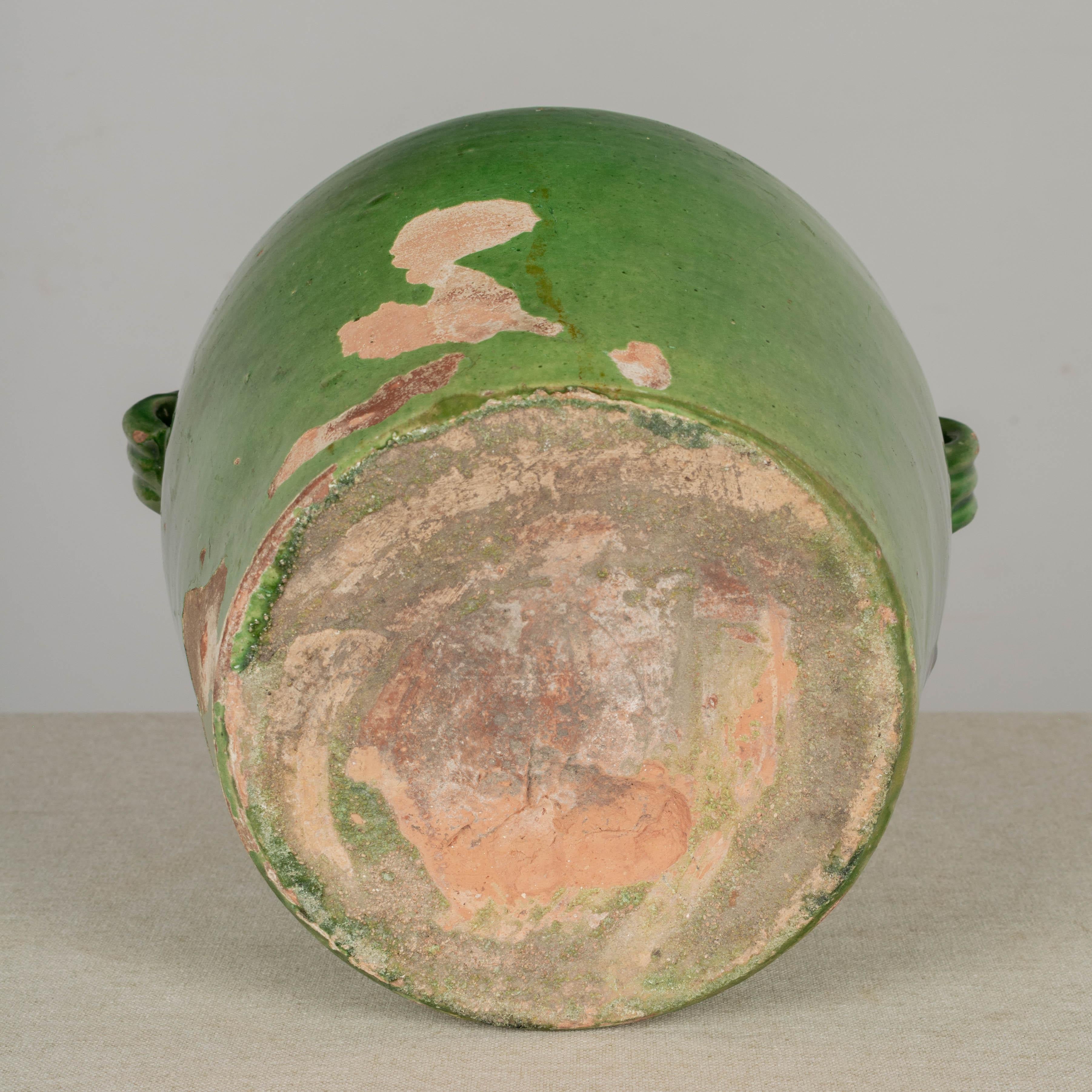 Grün glasierte Terrakotta-Keramik-Vase oder Übertopf im Angebot 5