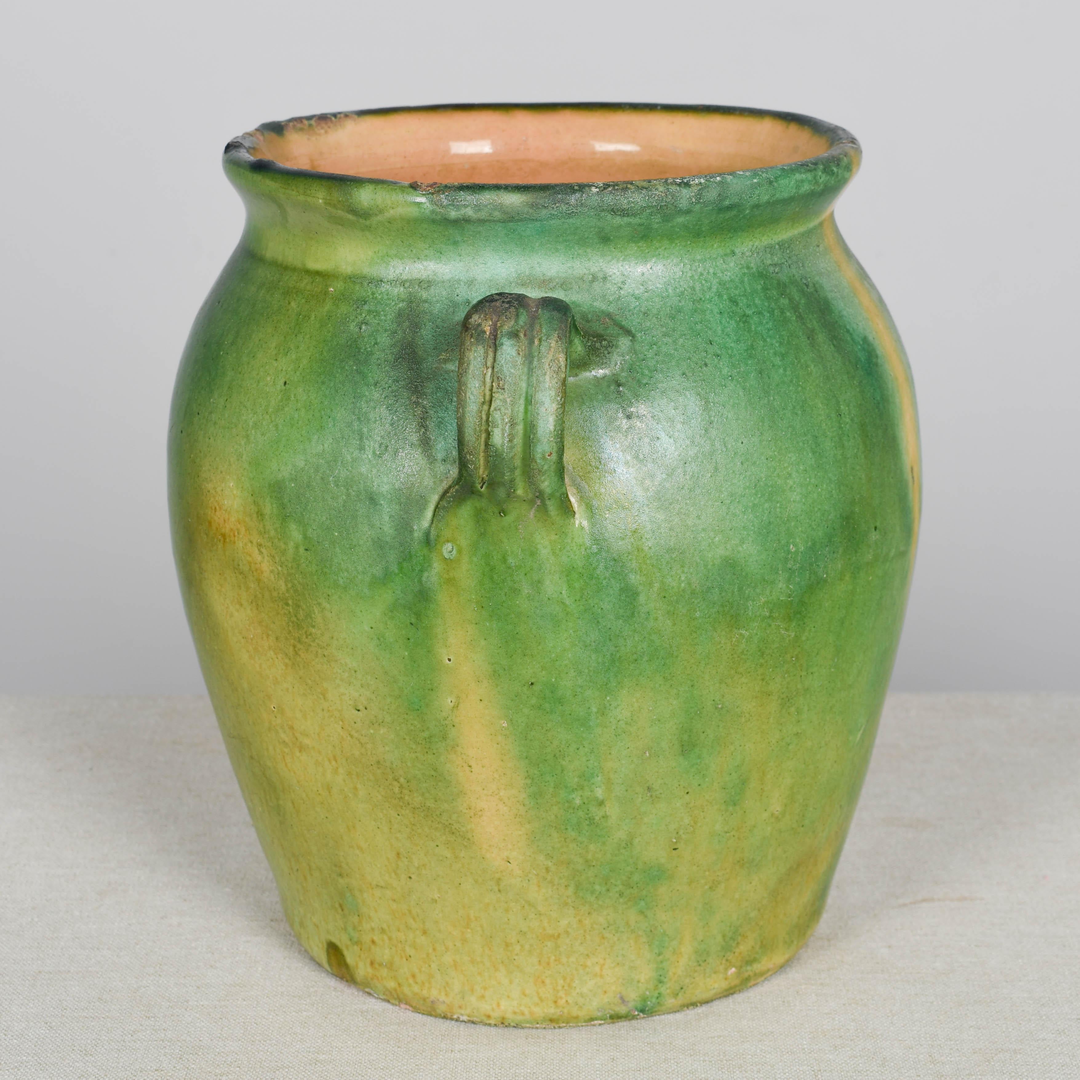 Vase ou pot à caches en terre cuite émaillée vert de France en vente 1