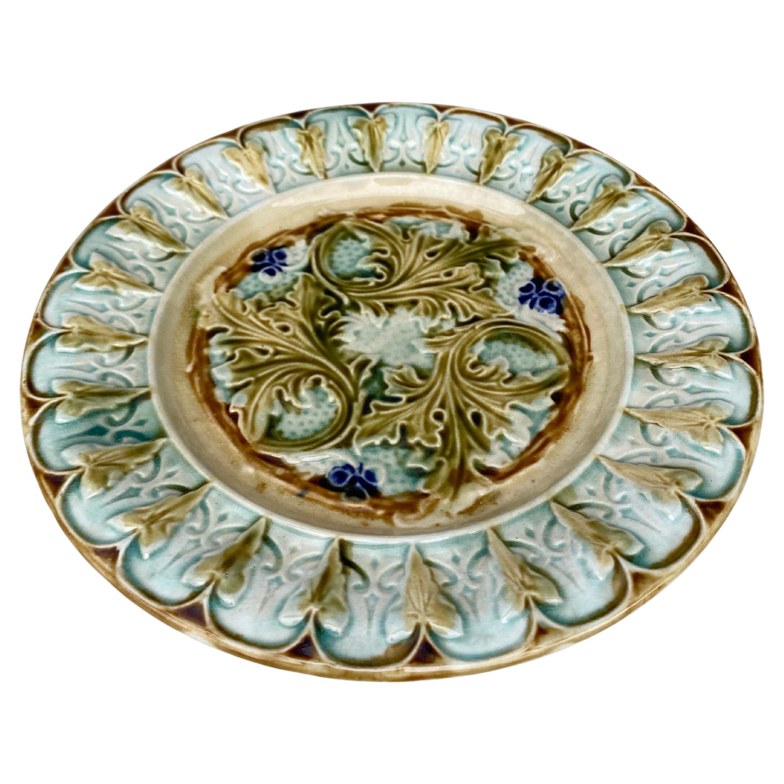 French Majolica acanthus leaves plate, circa 1880.