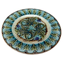 French Green Majolica Acanthus Leaves Plate, circa 1880