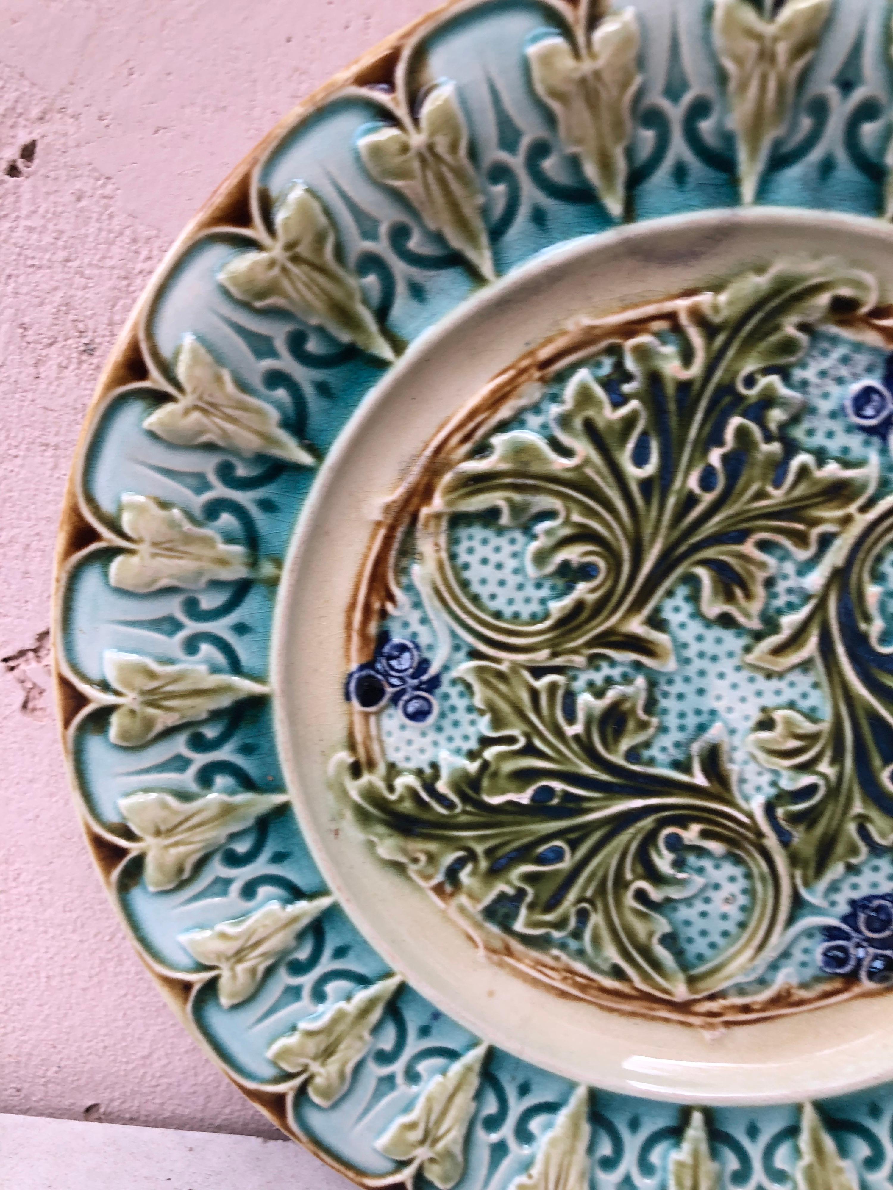 Country French Green Majolica Acanthus Leaves Plate, circa 1880