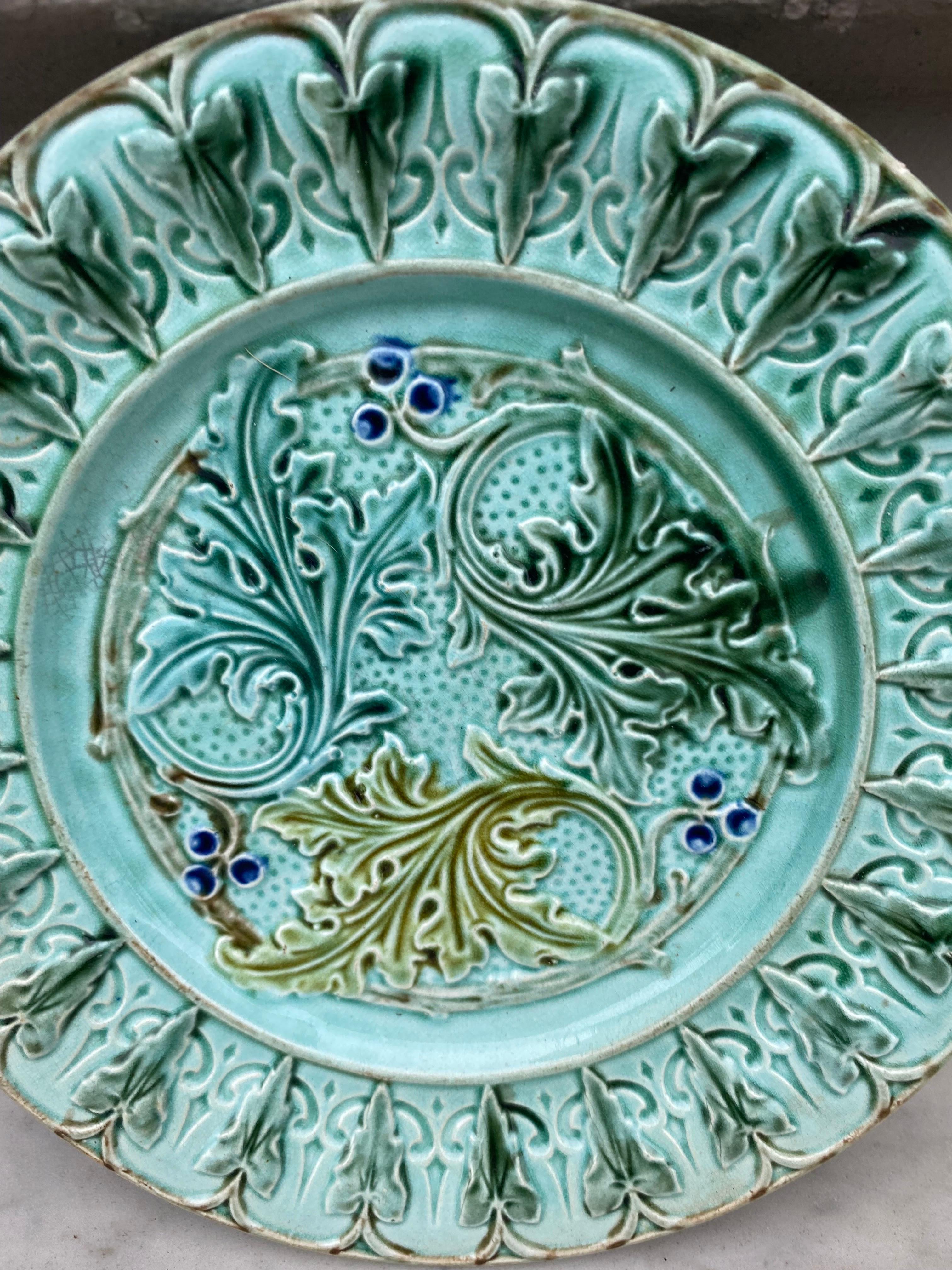 Rustic French Green Majolica Acanthus Leaves Plate circa 1880 For Sale