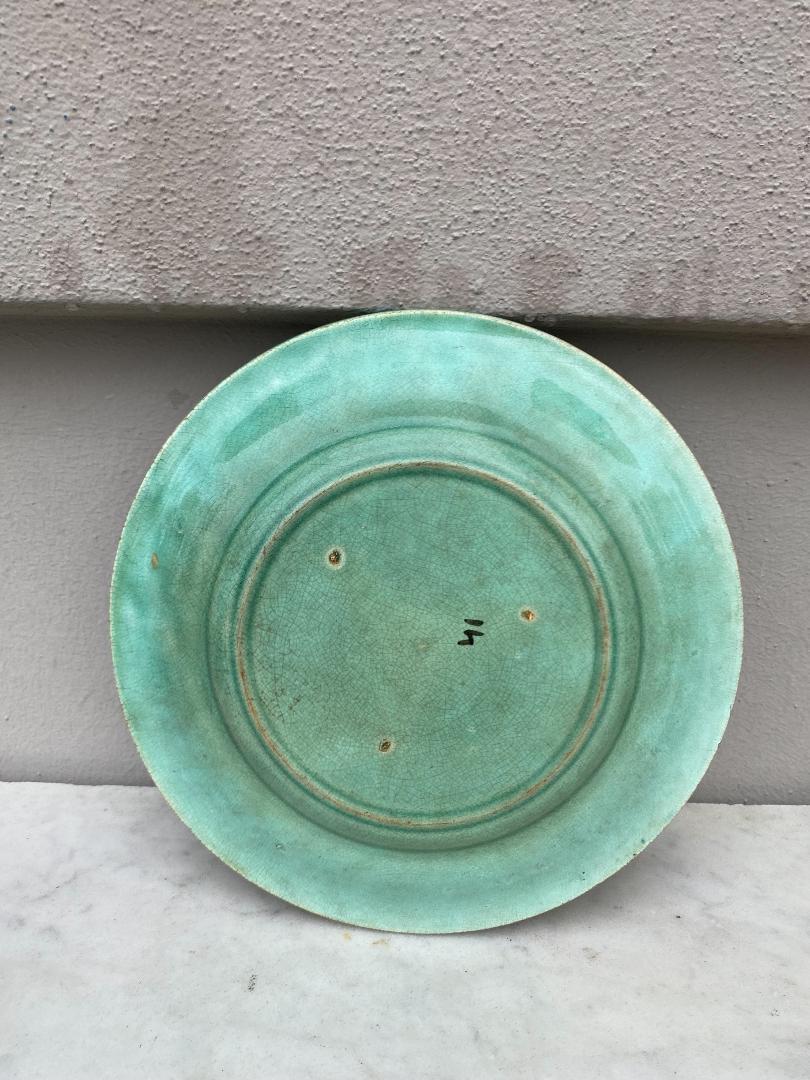 French Green Majolica Acanthus Leaves Plate, circa 1880 In Good Condition For Sale In Austin, TX