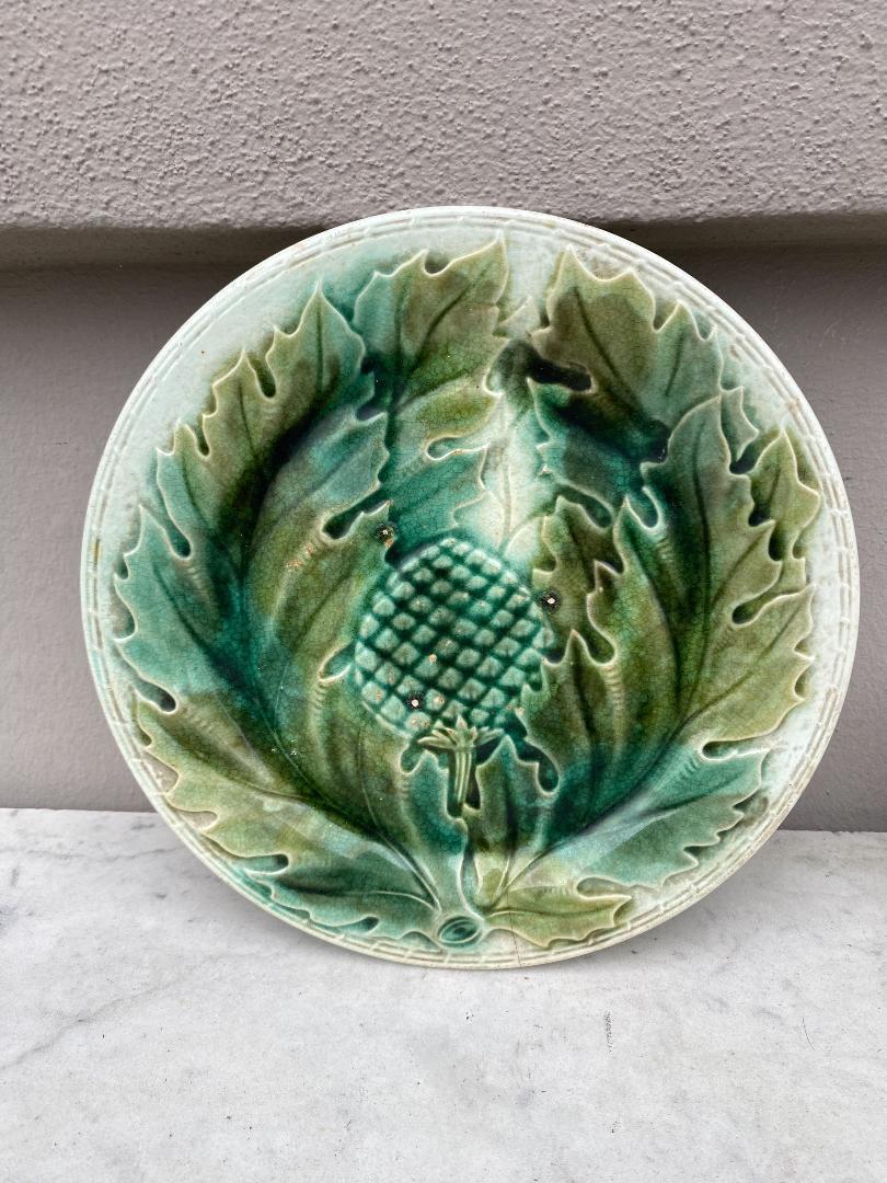 Late 19th Century French Green Majolica Acanthus Leaves Plate, circa 1880 For Sale