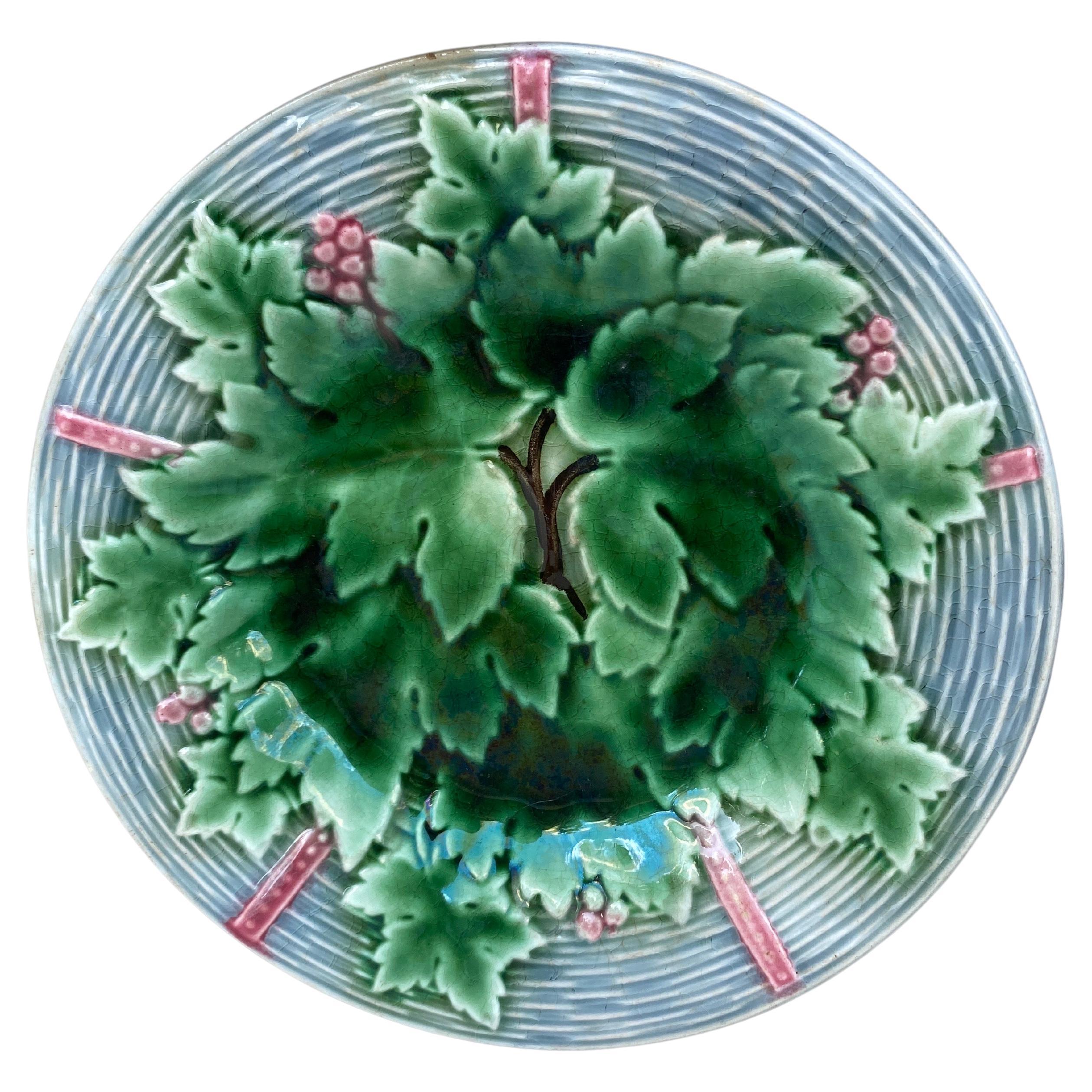 Late 19th Century French Green Majolica Acanthus Leaves Plate, circa 1880