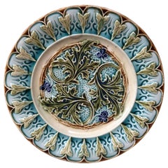 French Green Majolica Acanthus Leaves Plate, circa 1880