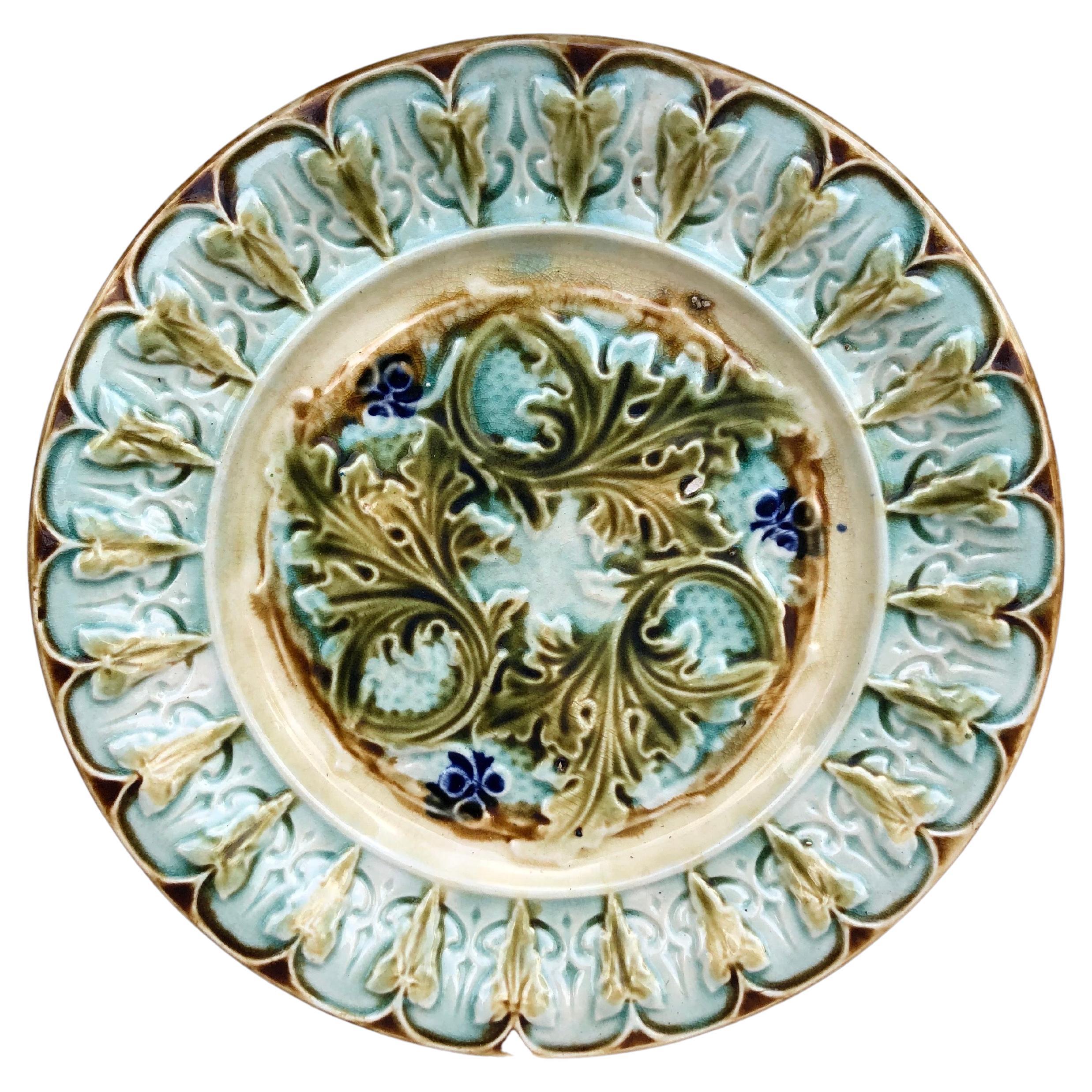 French Green Majolica Acanthus Leaves Plate circa 1880 For Sale