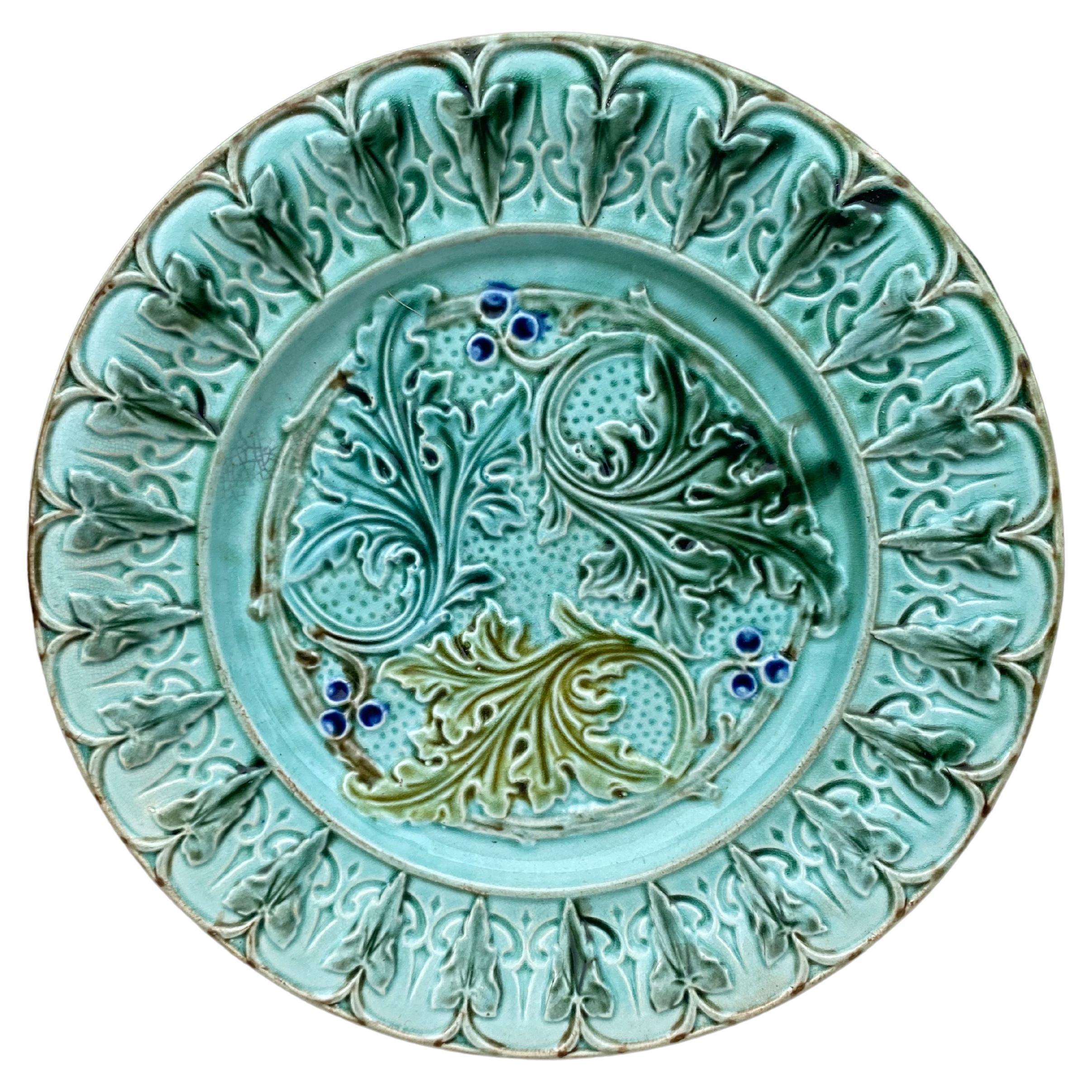 French Green Majolica Acanthus Leaves Plate circa 1880 For Sale