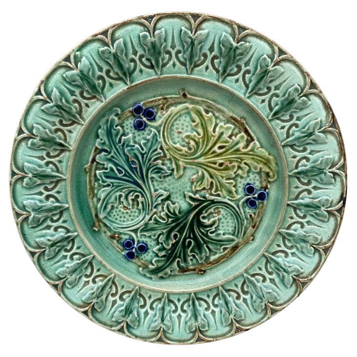 French Green Majolica Acanthus Leaves Plate, circa 1880 For Sale