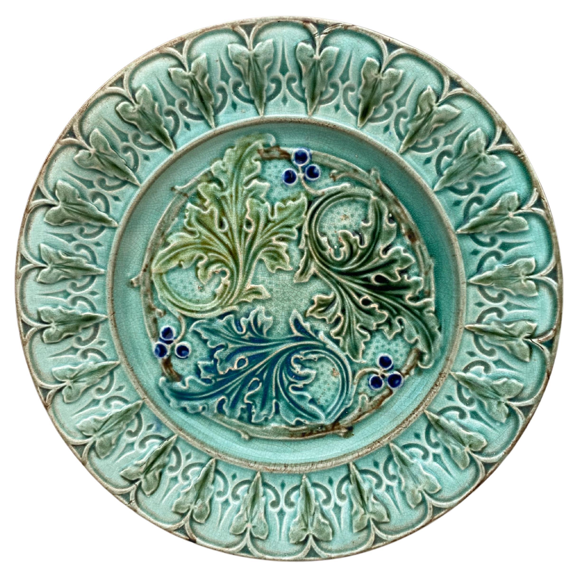 French Green Majolica Acanthus Leaves Plate, circa 1880 For Sale