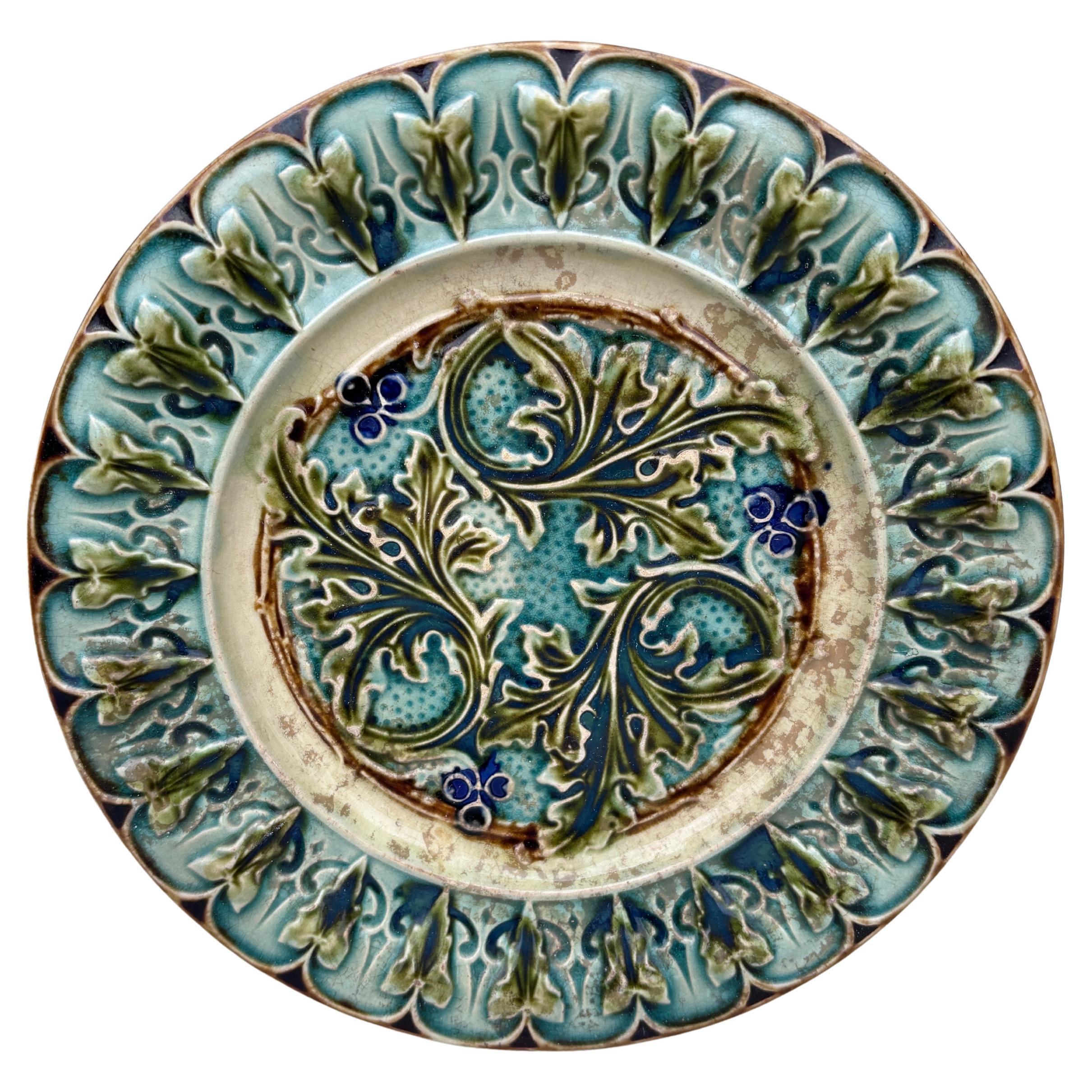 French Green Majolica Acanthus Leaves Plate, circa 1880