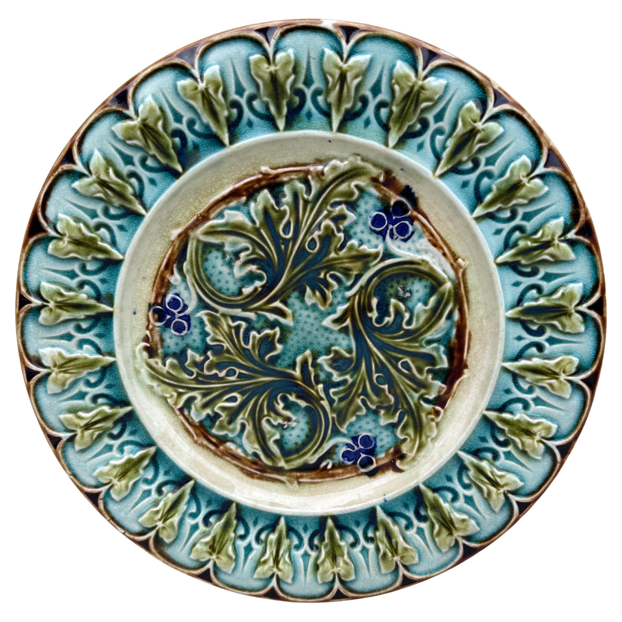 French Green Majolica Acanthus Leaves Plate, circa 1880