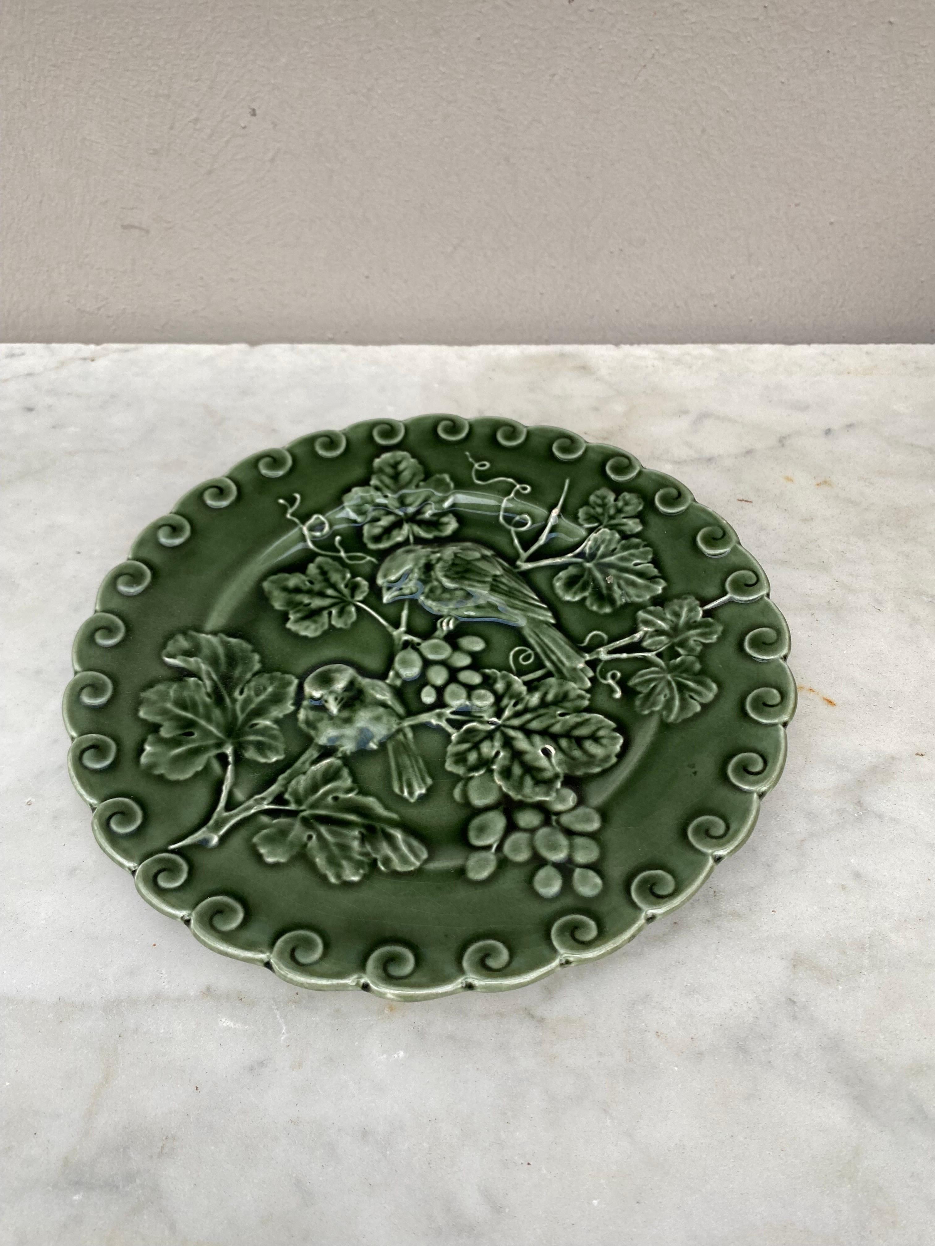 French green Majolica birds & grapes plate Sarreguemines, circa 1900.