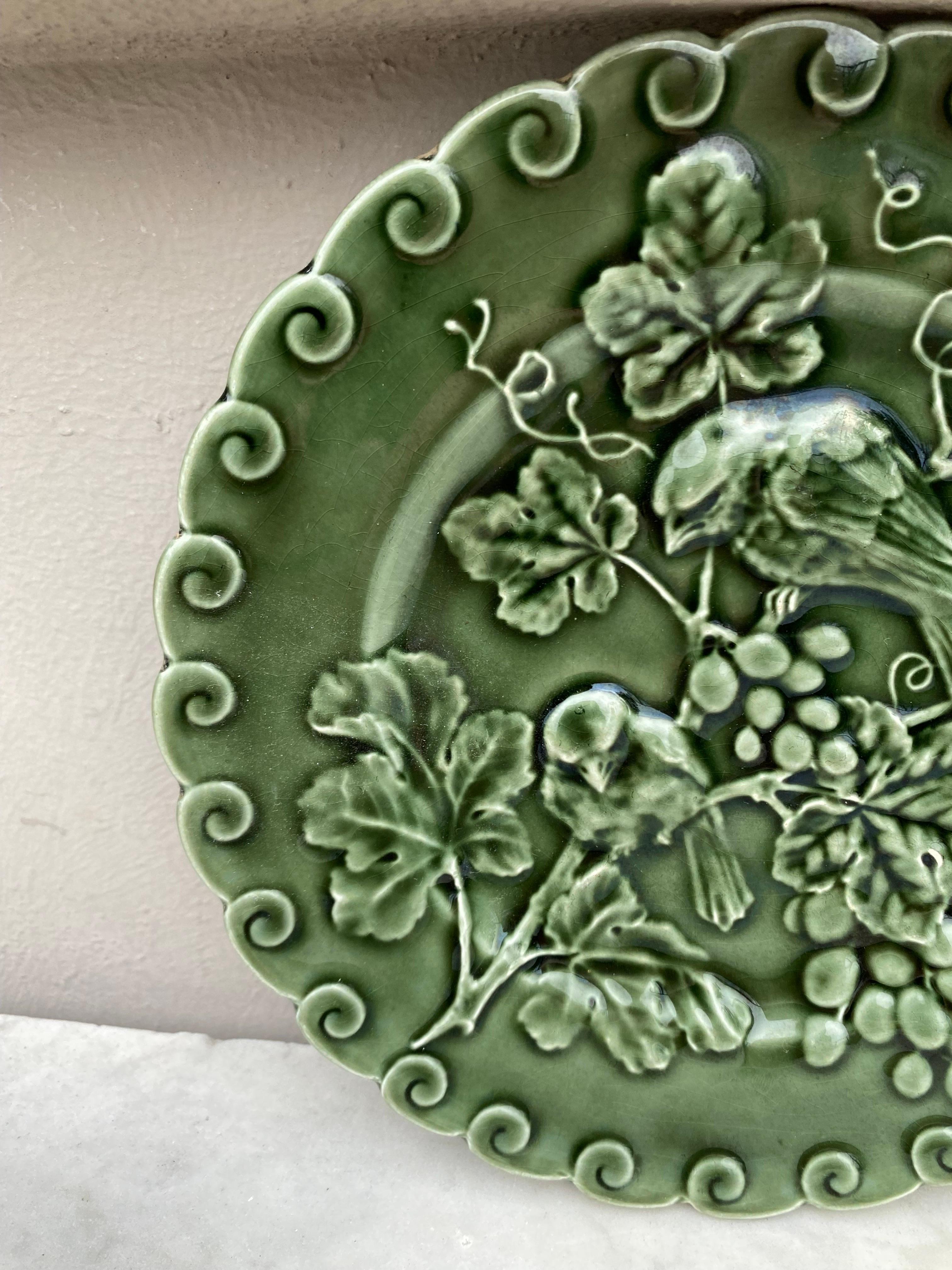 French Provincial French Green Majolica Birds & Grapes Plate Sarreguemines, circa 1900