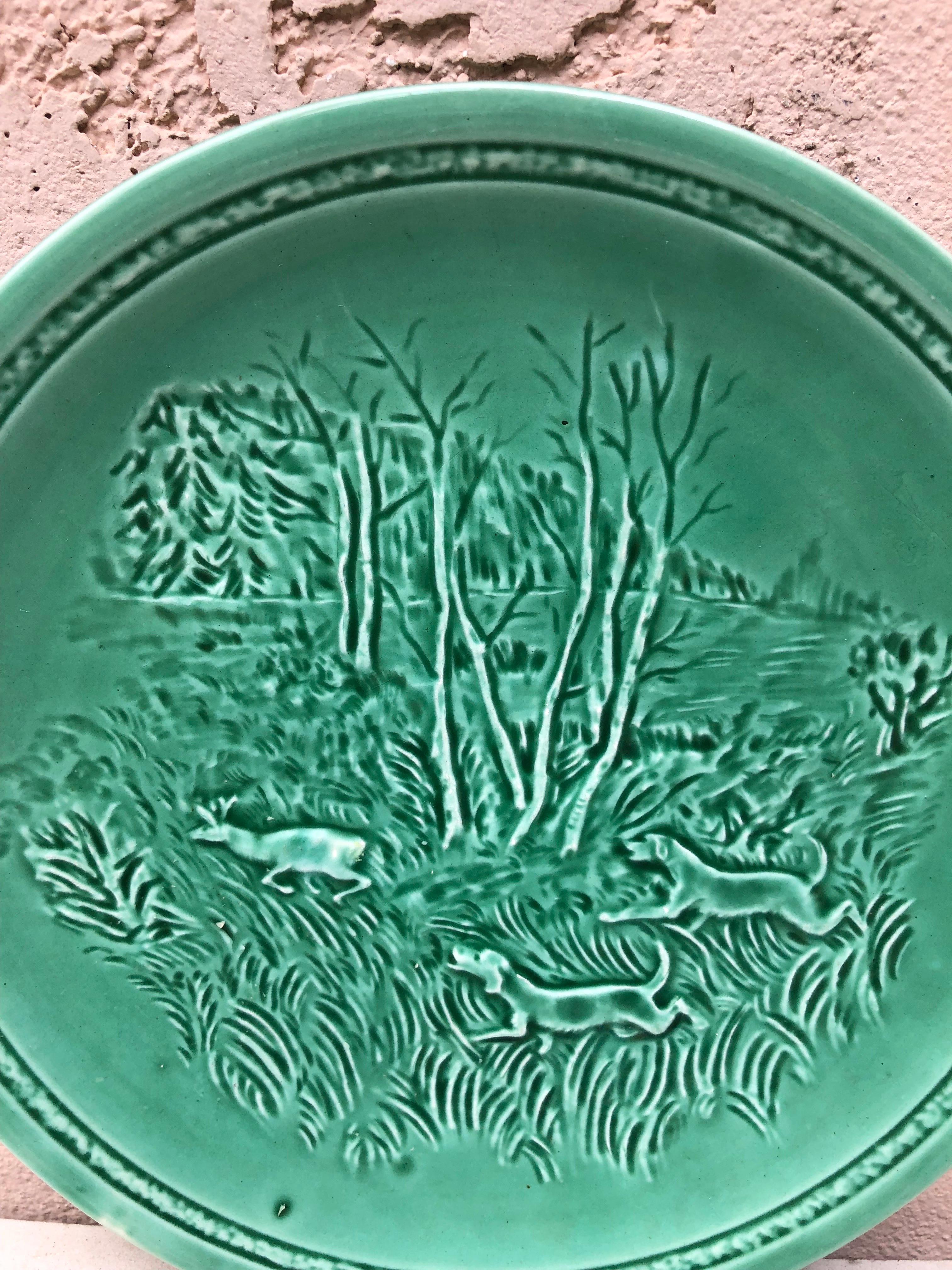 Country French Green Majolica Deer and Dogs Plate Sarreguemines, circa 1920 For Sale
