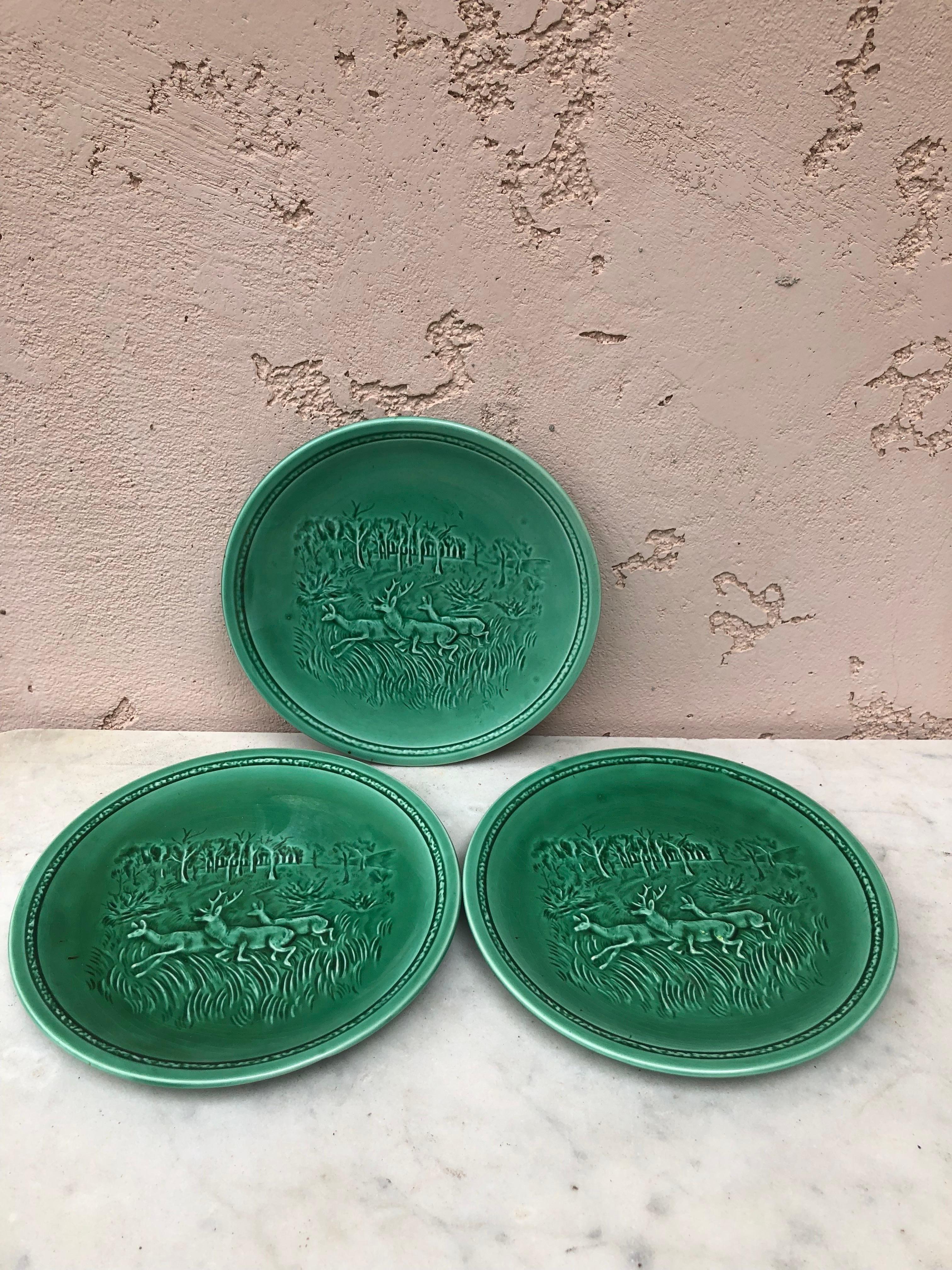 Early 20th Century French Green Majolica Deers Plate Sarreguemines, circa 1920 For Sale