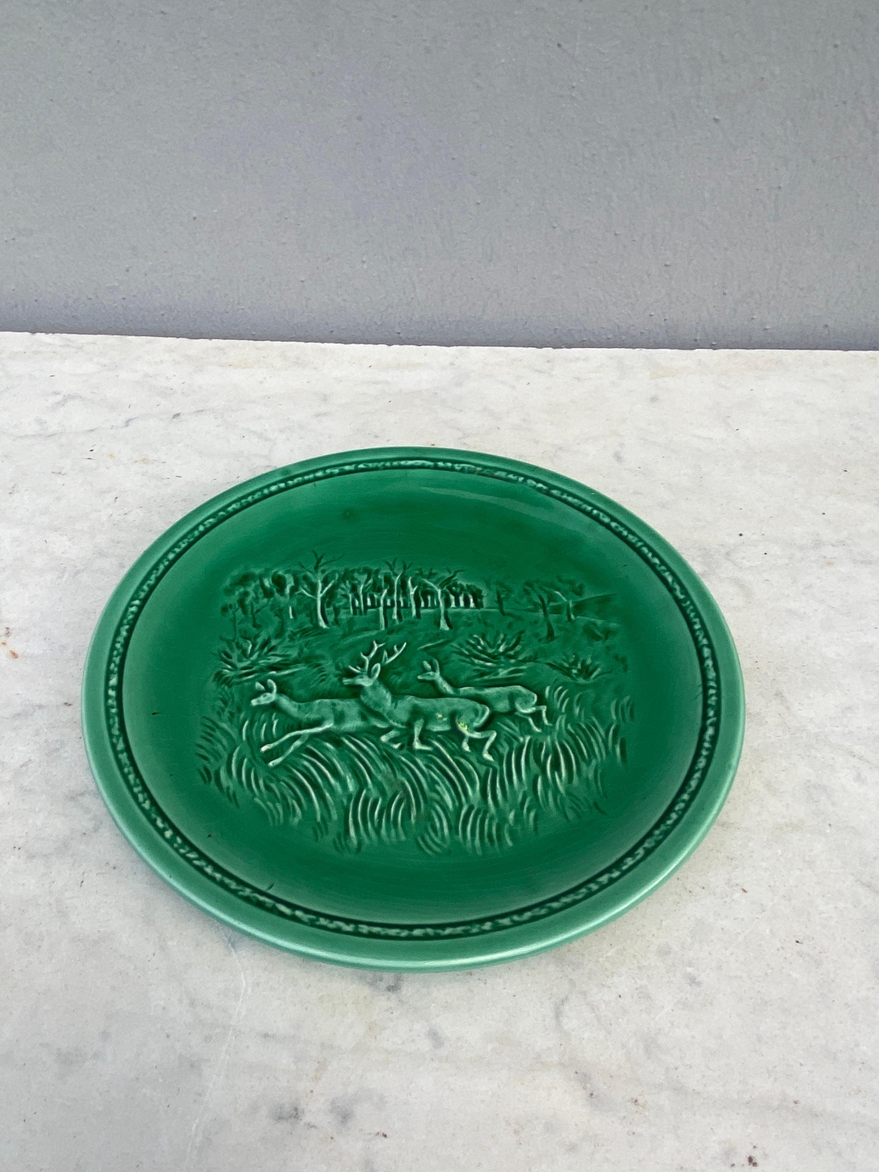 French green Majolica deers plate signed Sarreguemines, circa 1920.
