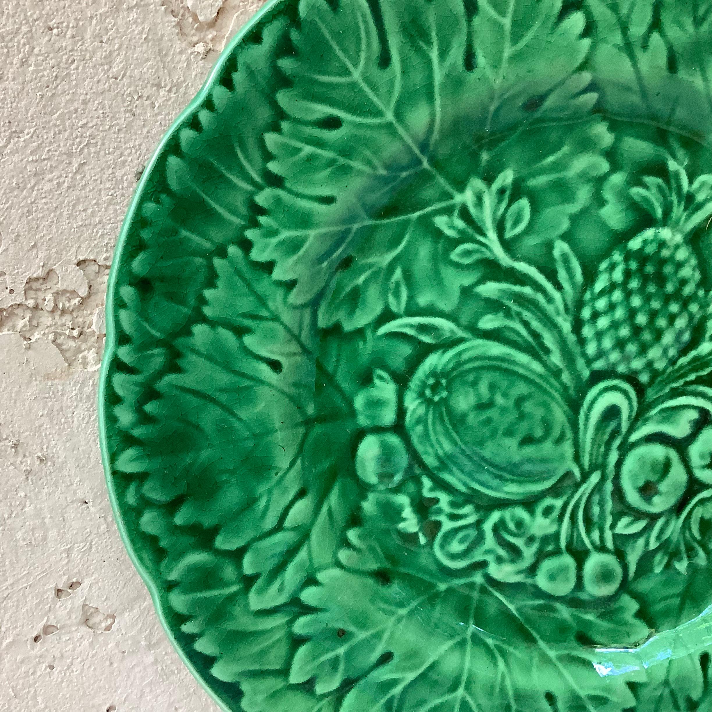 French Green Majolica Fruits Plate, circa 1880 In Good Condition In Austin, TX
